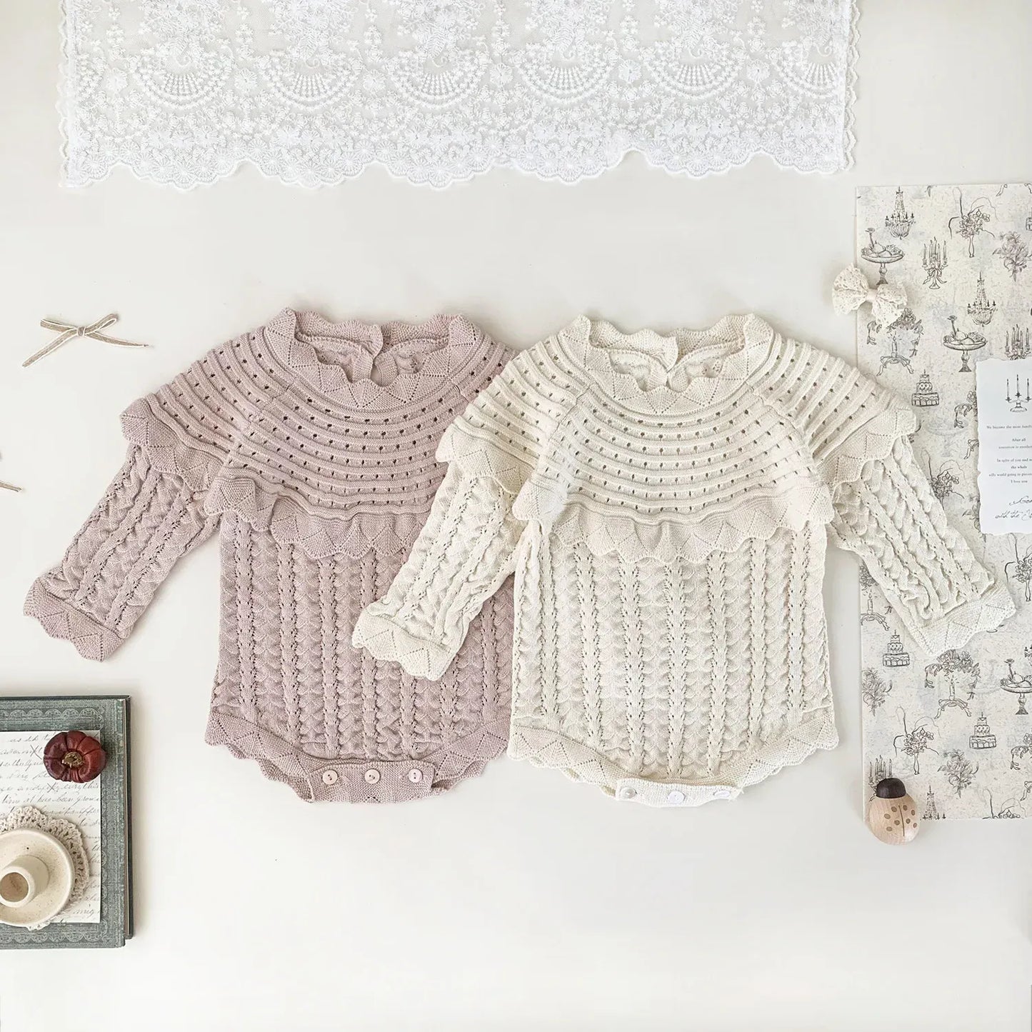 長袖ロンパース ベビーロンパース フリルショールレースニット長袖ボディスーツ