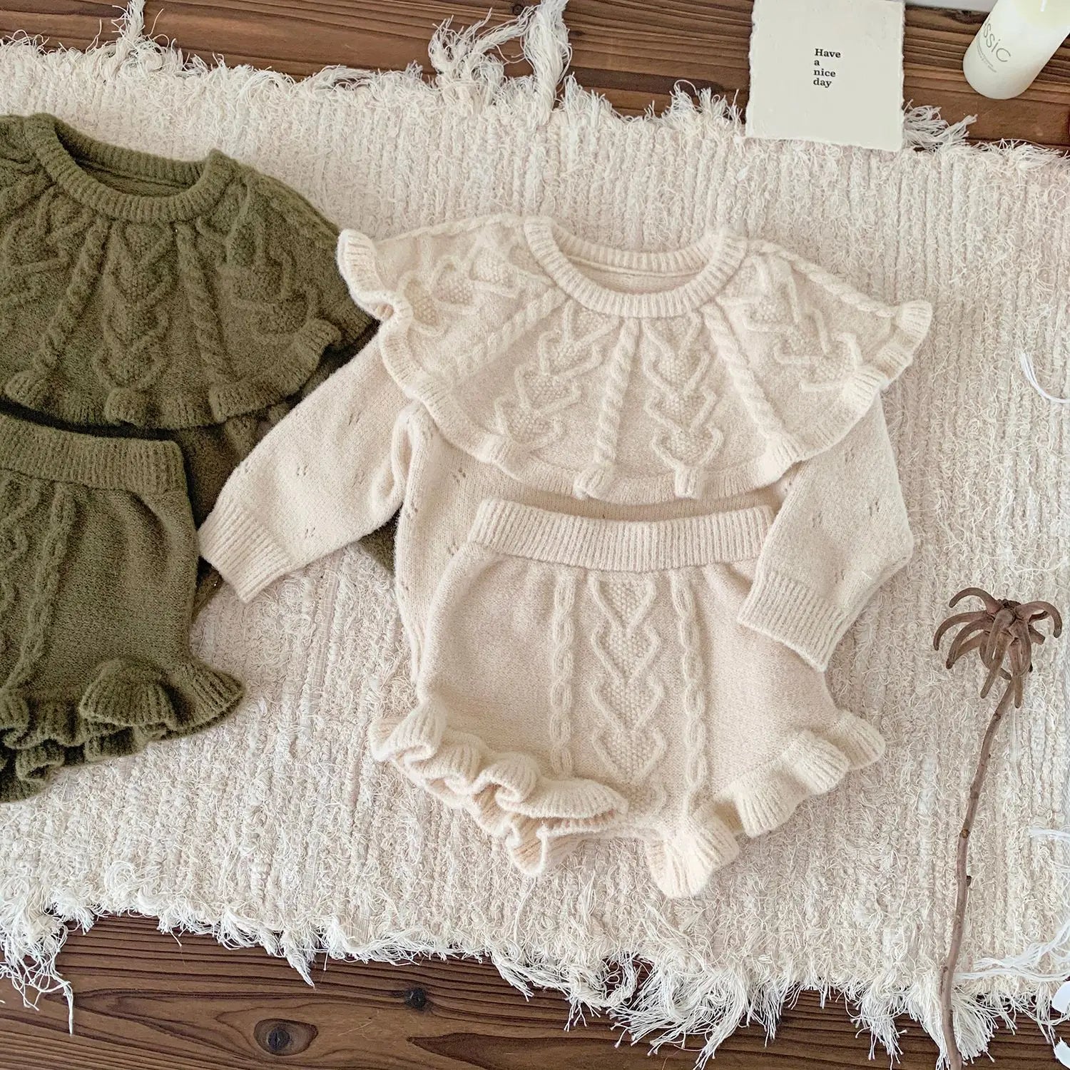 長袖セットアップ ベビーキッズセットアップ 2点セット ビッグラッフル襟ハートニット長袖セーター+ニットフリルブルマパンツ【mh0007894】