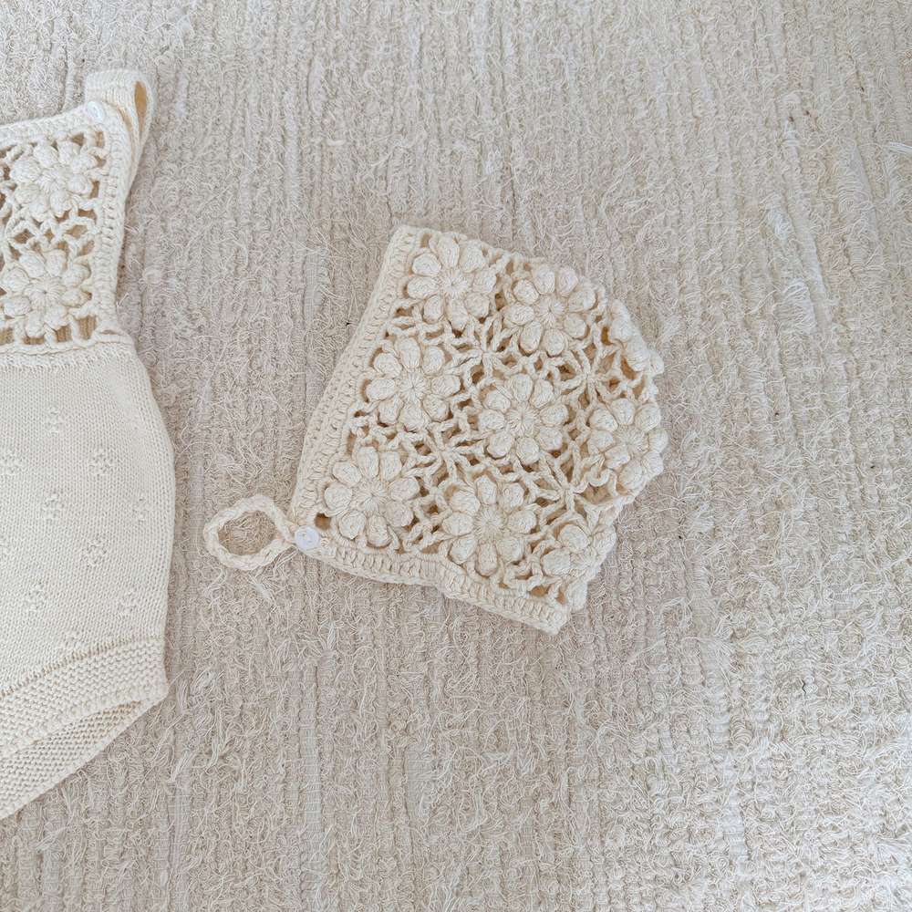 ノースリーブロンパース Apricot white hat / One Size サスペンダーロンパース 手編み風 フラワーレース レースボンネット 帽子【mh0011505】