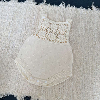 ノースリーブロンパース Apricot white suspenders / 66cm サスペンダーロンパース 手編み風 フラワーレース レースボンネット 帽子【mh0011505】