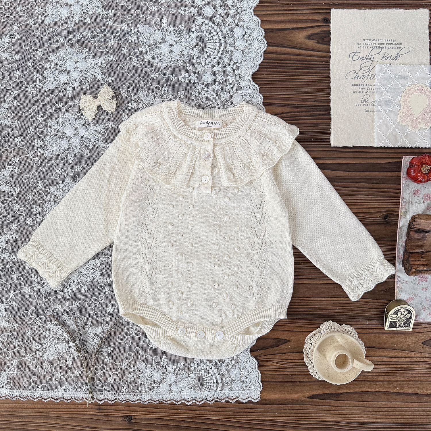 長袖ロンパース Creamy White / 66cm ベビーロンパース ラッフル襟レースニット長袖ボディスーツ【mh0009113】