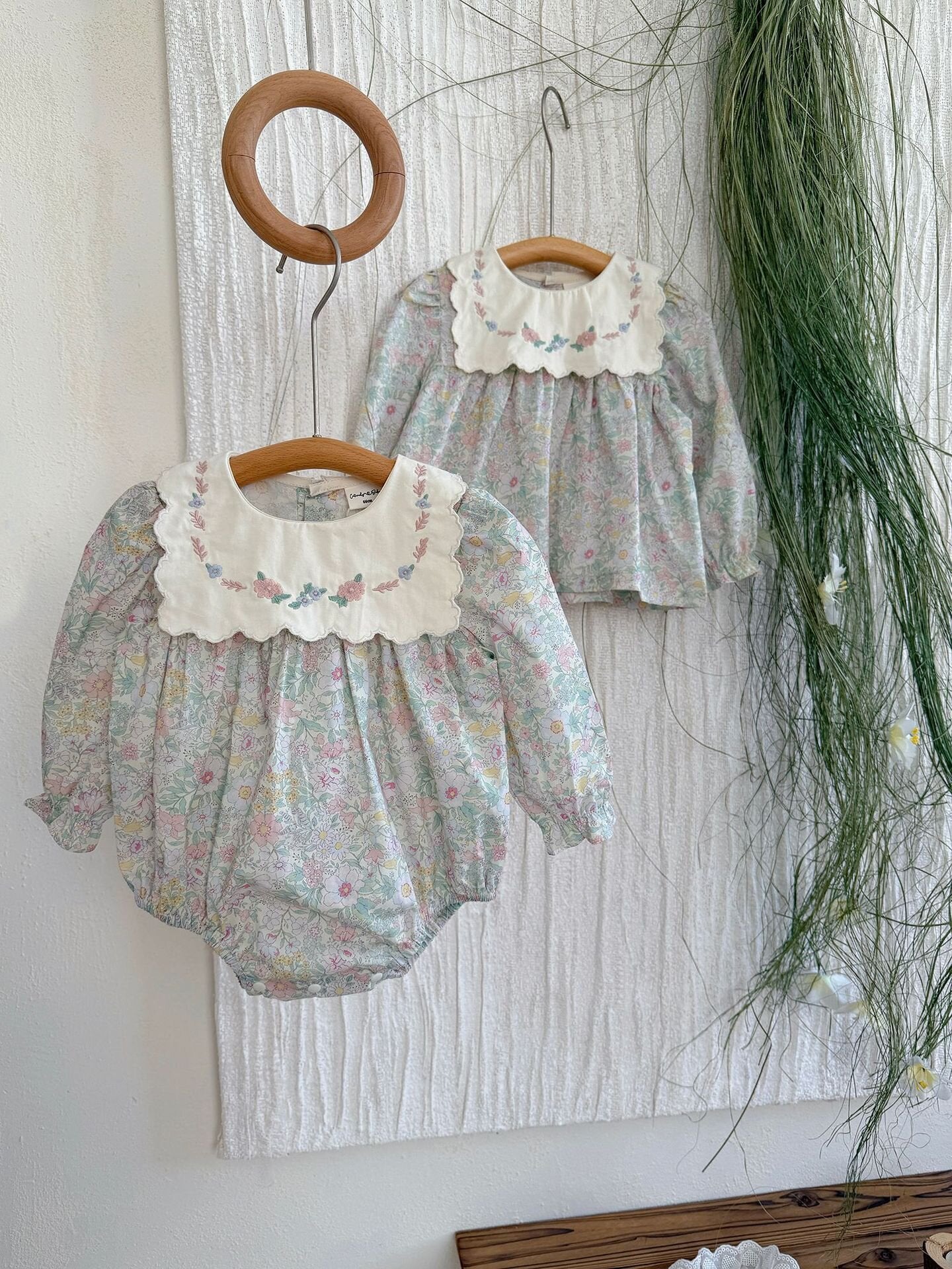 長袖ロンパース Embroidered Floral Romper 刺繍花柄ロンパース【mh0012118】