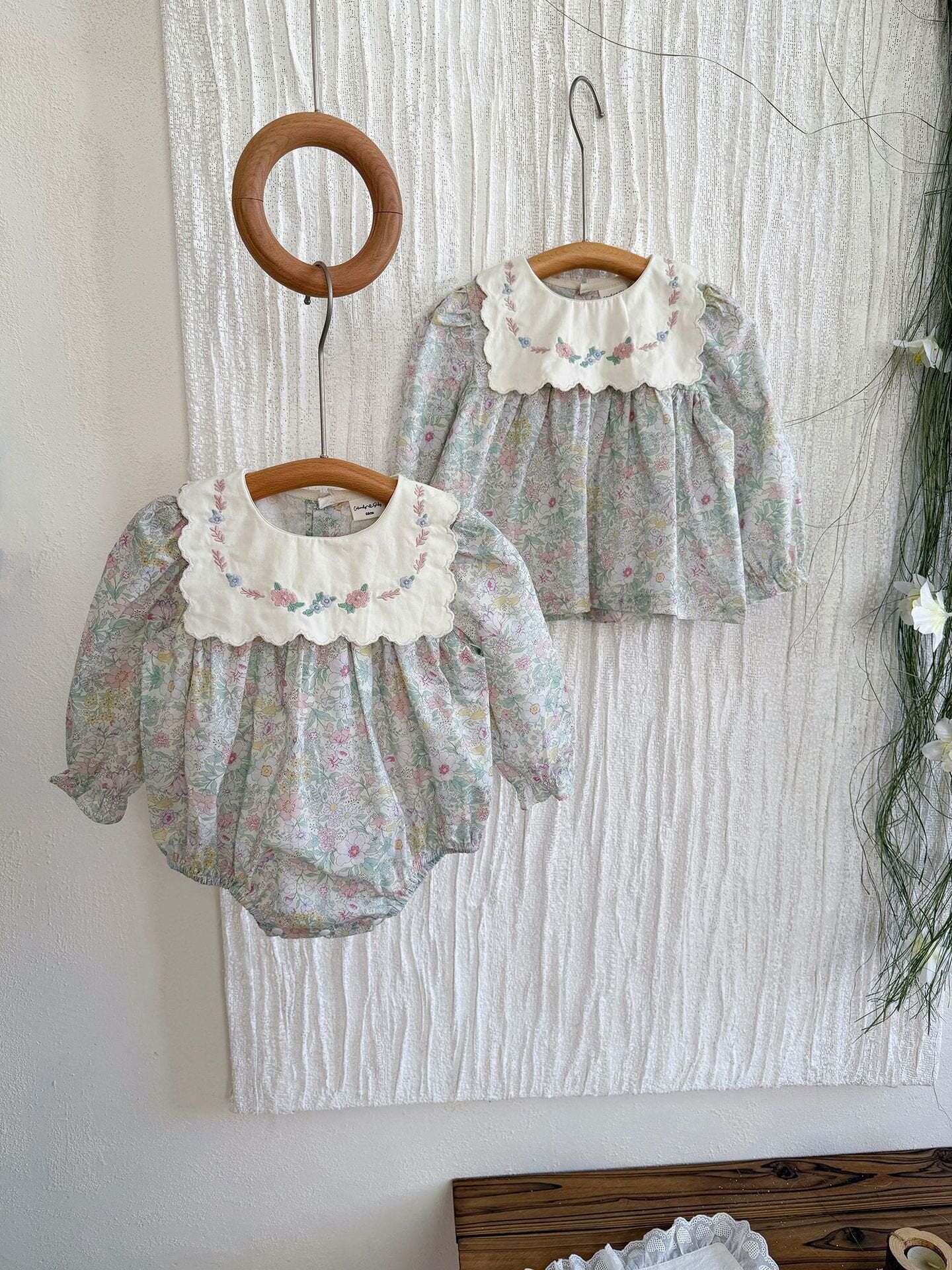 長袖ロンパース Embroidered Floral Romper 刺繍花柄ロンパース【mh0012118】
