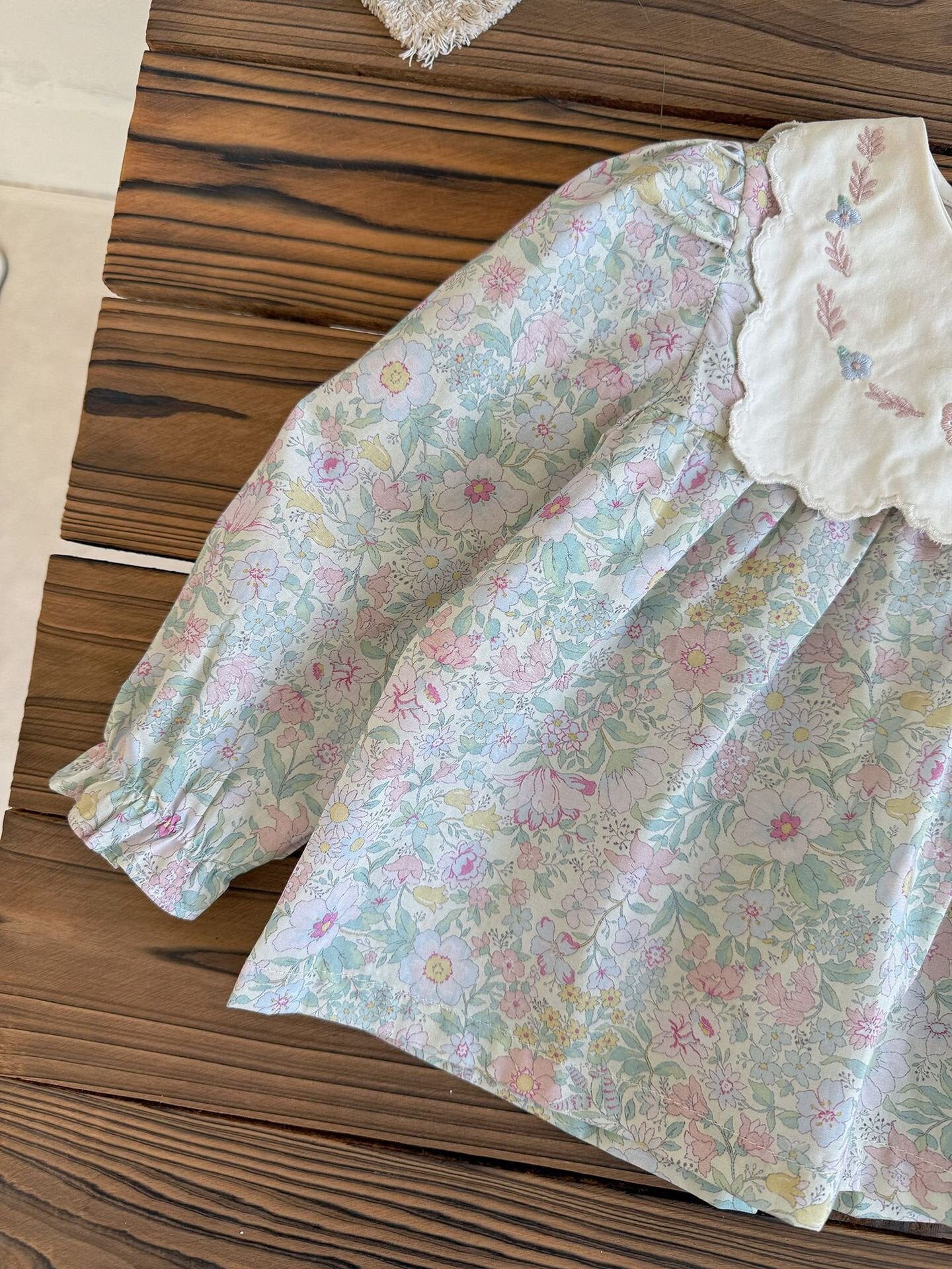 長袖ロンパース Embroidered Floral Romper 刺繍花柄ロンパース【mh0012118】