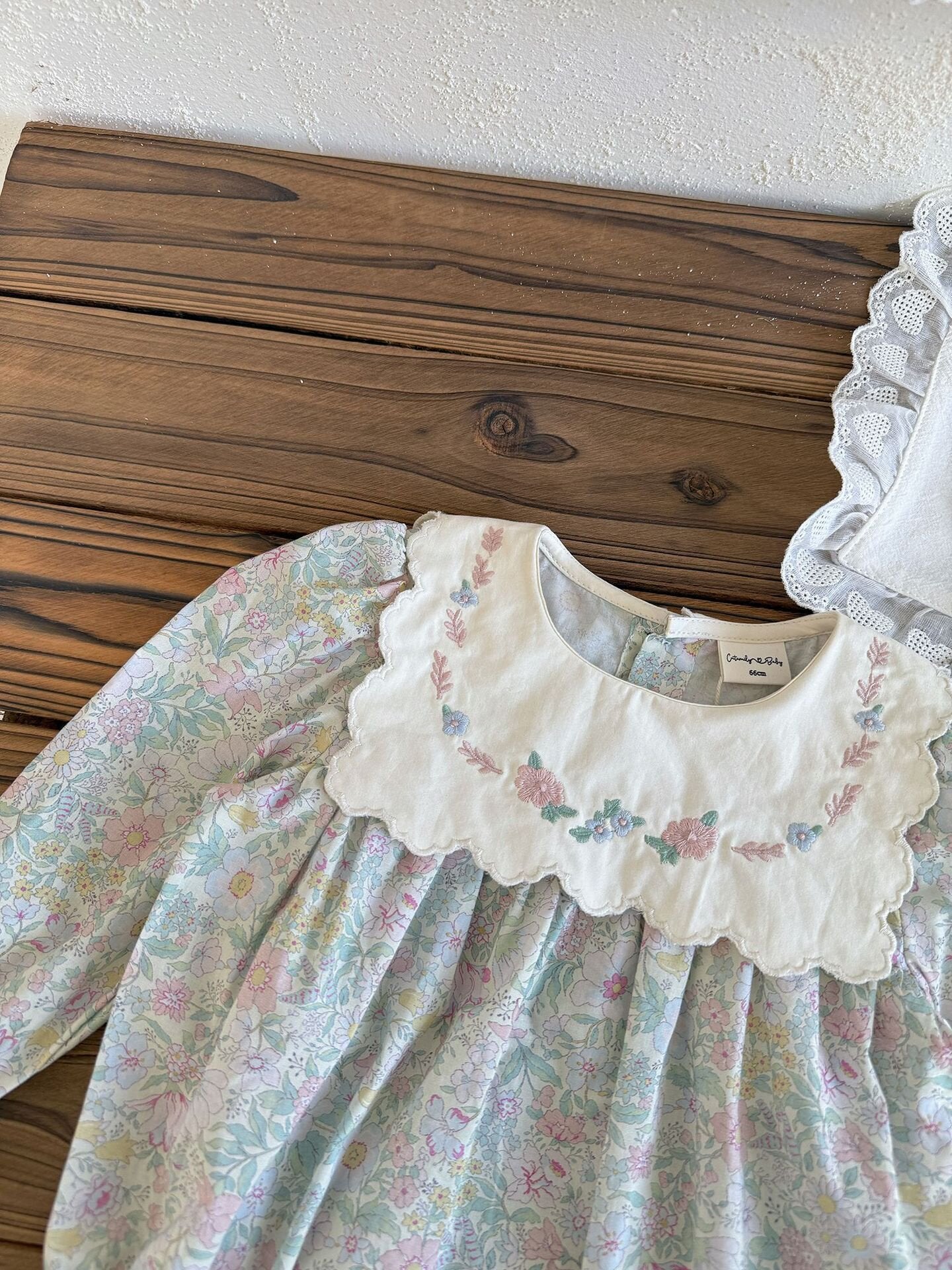 長袖ロンパース Embroidered Floral Romper 刺繍花柄ロンパース【mh0012118】