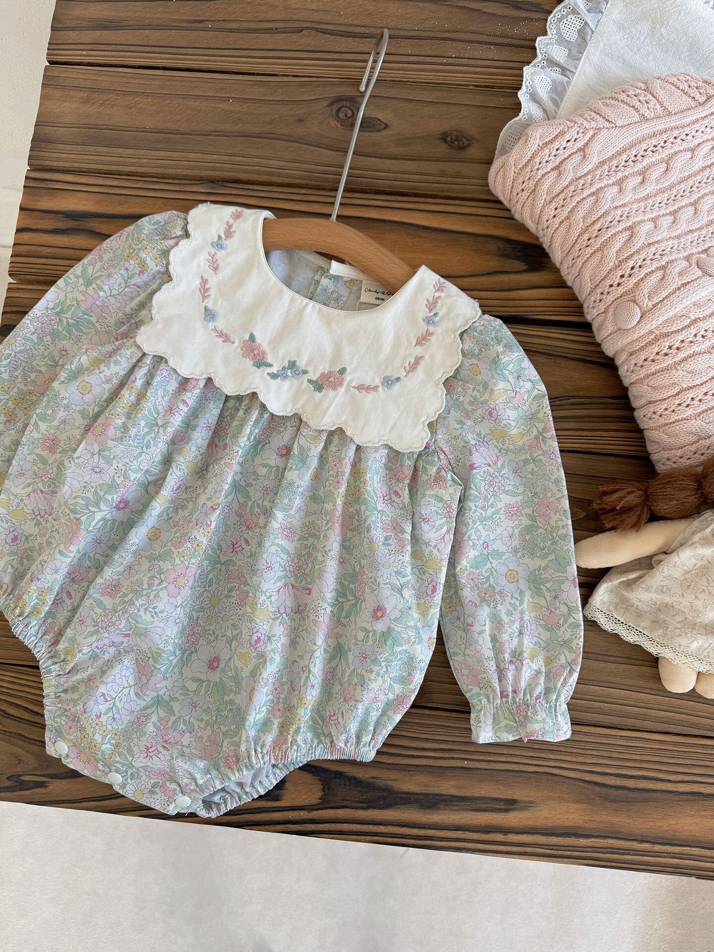 長袖ロンパース Embroidered Floral Romper 刺繍花柄ロンパース【mh0012118】