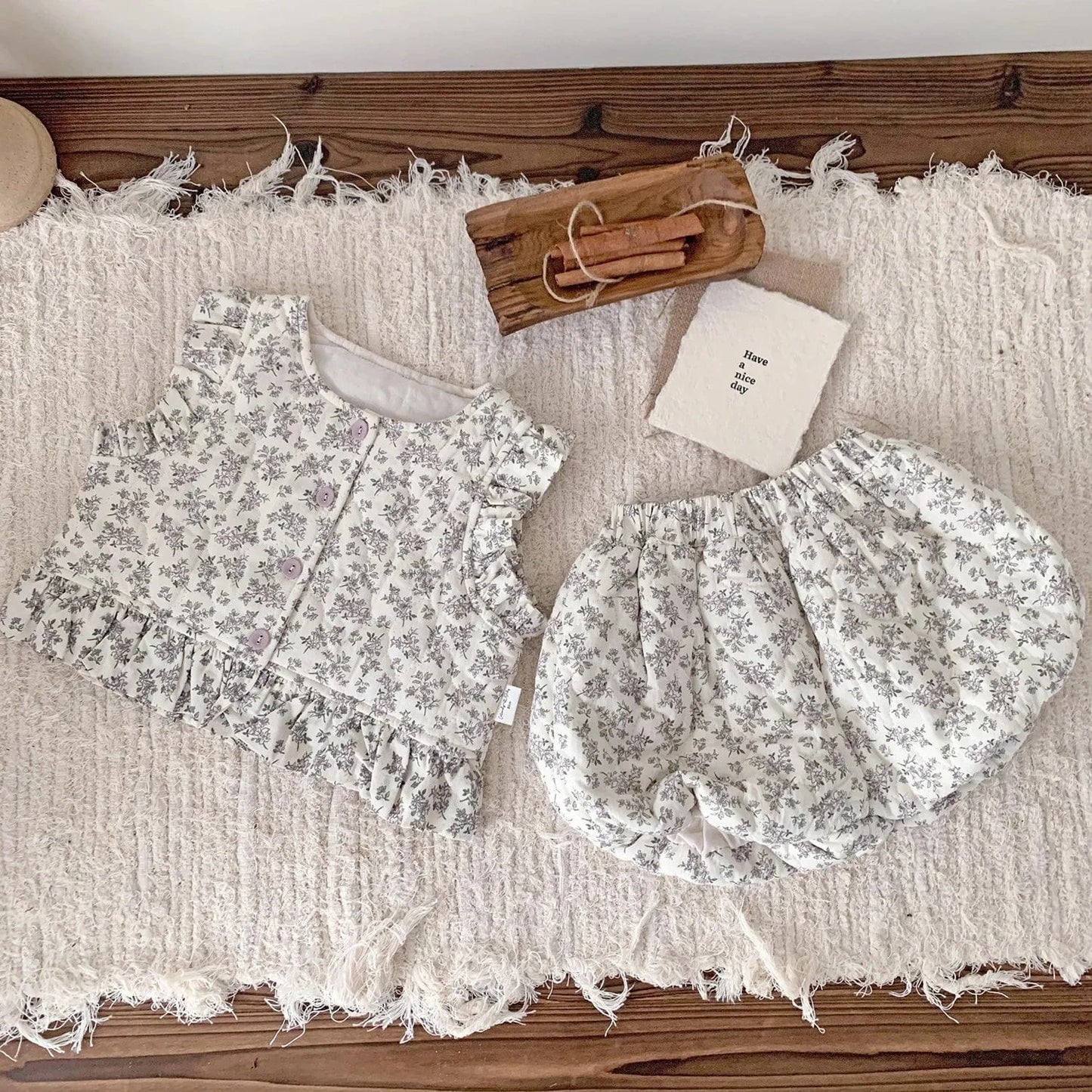 ノースリーブセットアップ Floral / 9M (73) ベビーキッズセットアップ 2点セット フラワープリントパデッドペプラムベスト+バルーンショートパンツ【mh0007895】