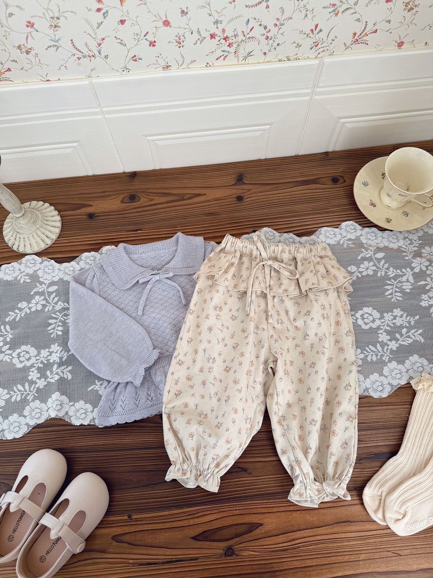 ロングパンツ・スウェットパンツ Floral Lace Twill Tapered Pants フリルレース付ツイルテーパードパンツ【mh0012111】