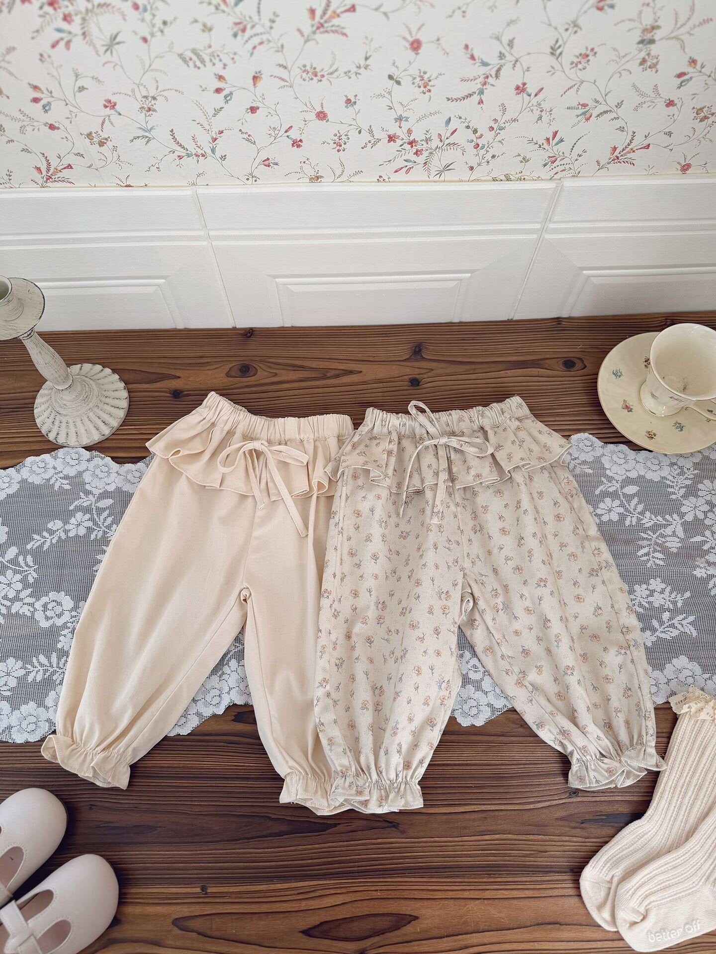 ロングパンツ・スウェットパンツ Floral Lace Twill Tapered Pants フリルレース付ツイルテーパードパンツ【mh0012111】