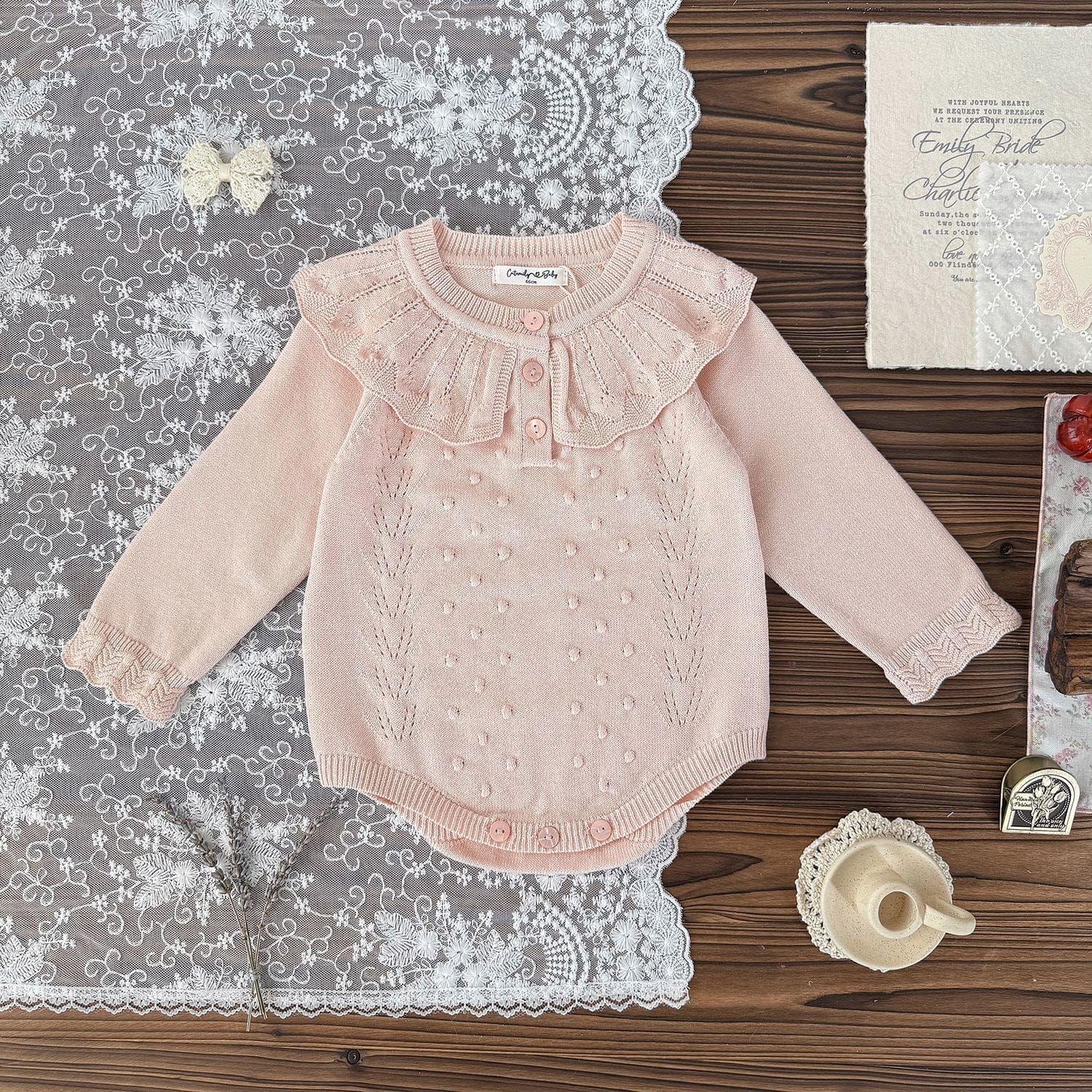 長袖ロンパース Light Pink / 66cm ベビーロンパース ラッフル襟レースニット長袖ボディスーツ【mh0009113】