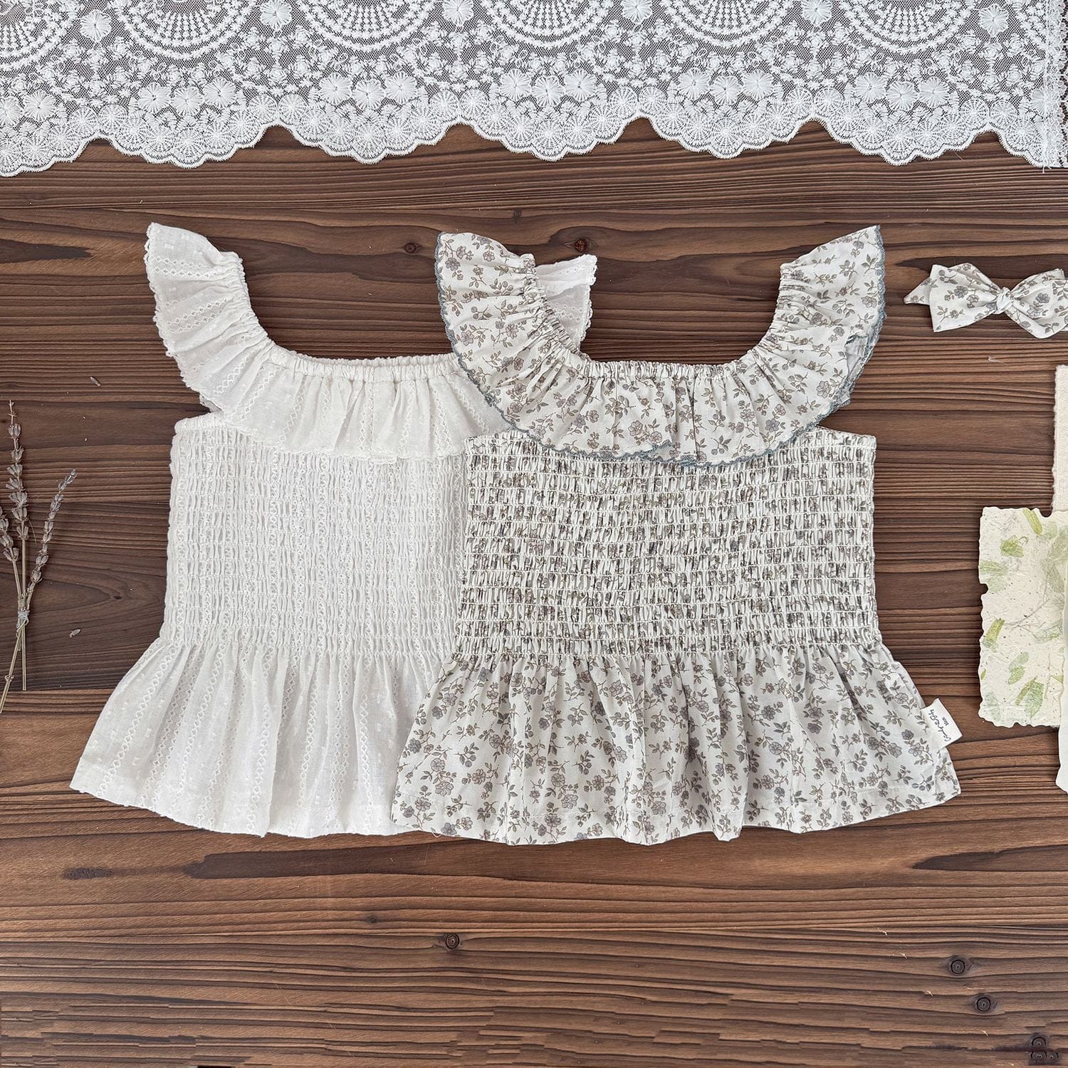 タンクトップ・キャミソール・ノースリーブトップス オフショルダーフラワープリントシャーリングトップス【mh0009563】