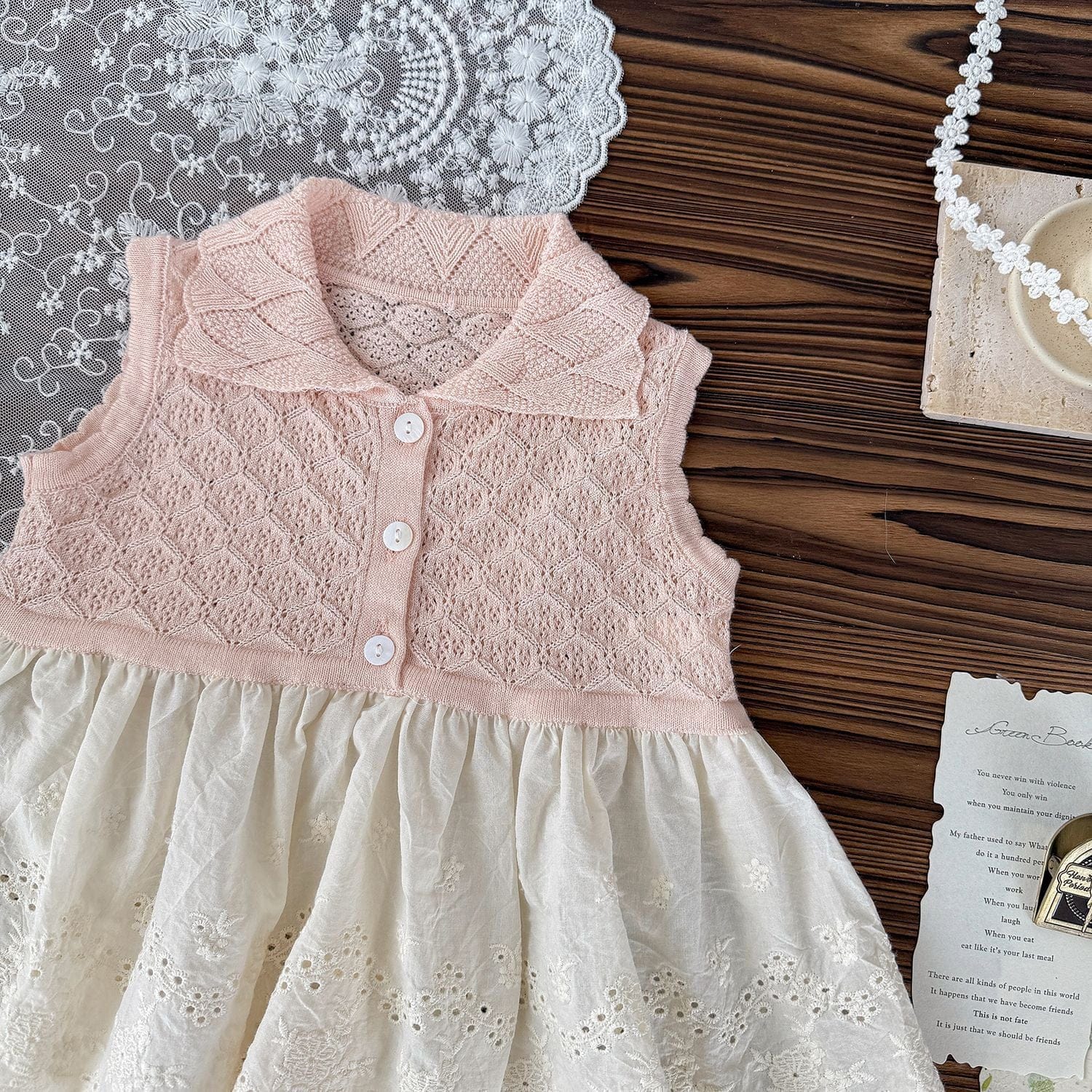 タンクトップ・キャミソール・ノースリーブトップス ペプラムレースノースリーブ襟付きトップス【mh0009572】