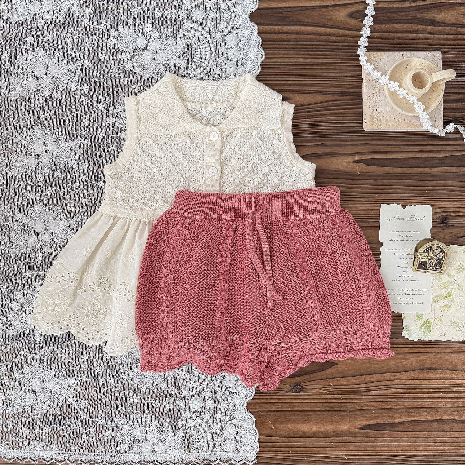 タンクトップ・キャミソール・ノースリーブトップス ペプラムレースノースリーブ襟付きトップス【mh0009572】