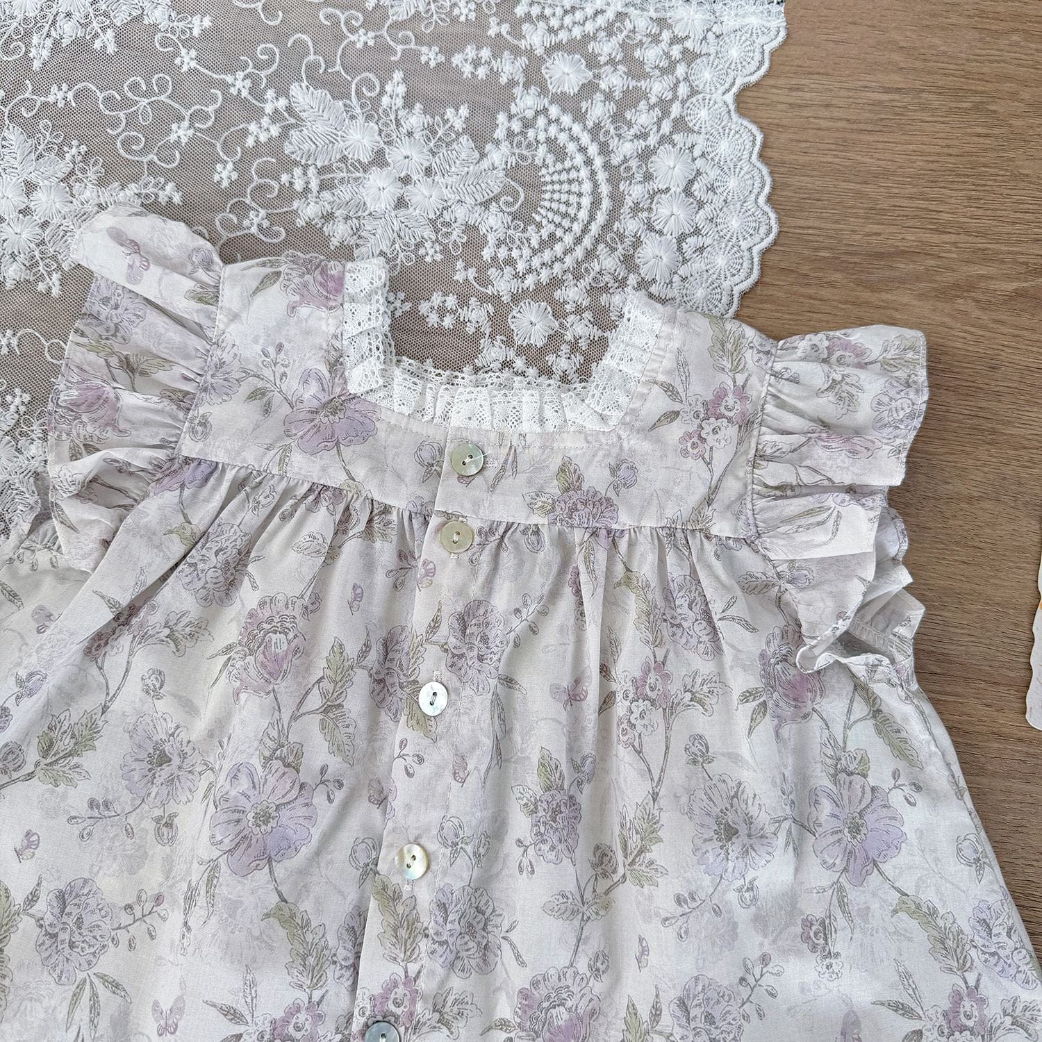 タンクトップ・キャミソール・ノースリーブトップス フラワープリントショルダーフリルブラウス【mh0010421】