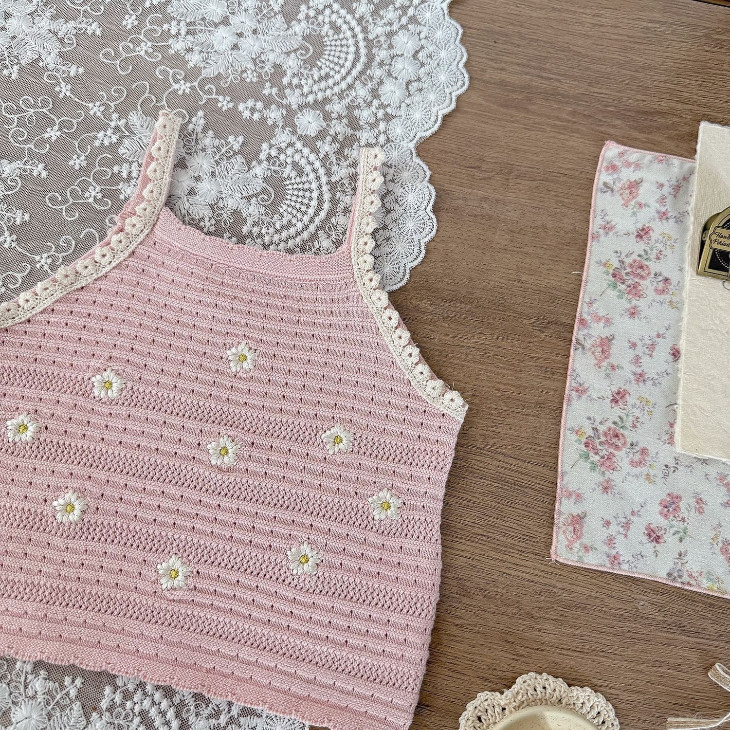 タンクトップ・キャミソール・ノースリーブトップス フラワー刺繍キャミソールトップス【mh0010423】