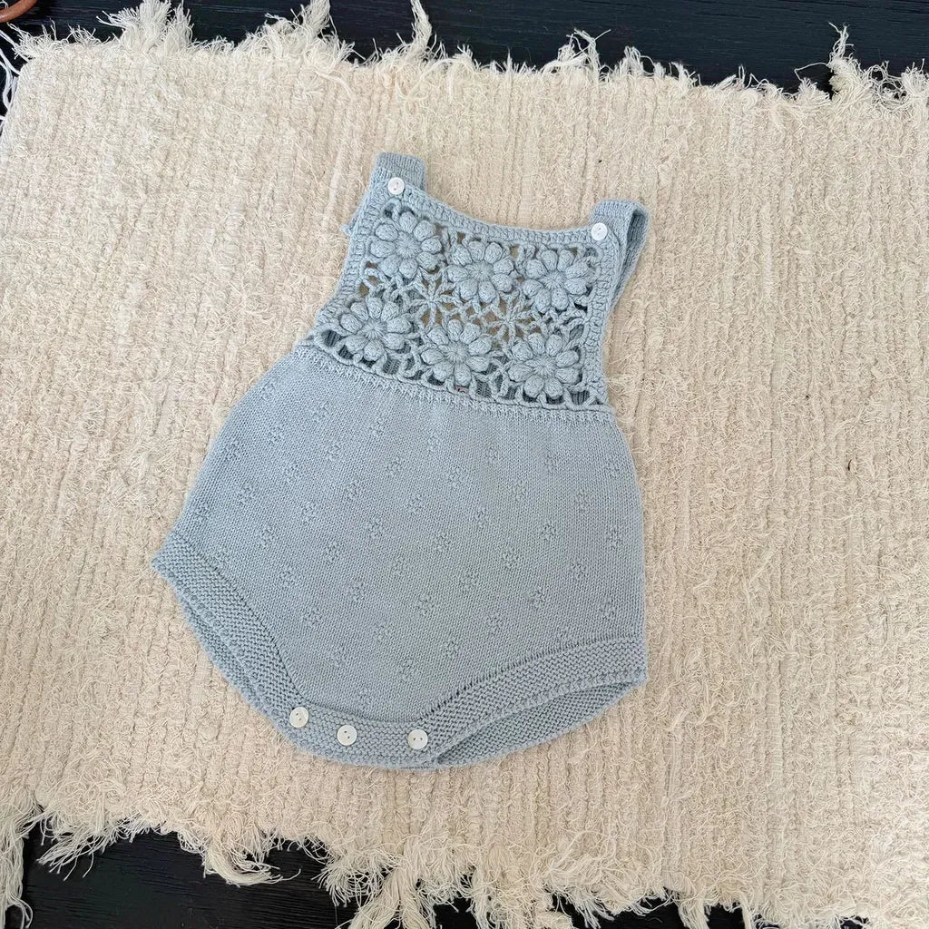 ノースリーブロンパース 透かし編みレースフラワーニットロンパース/ボンネット【mh0011143】