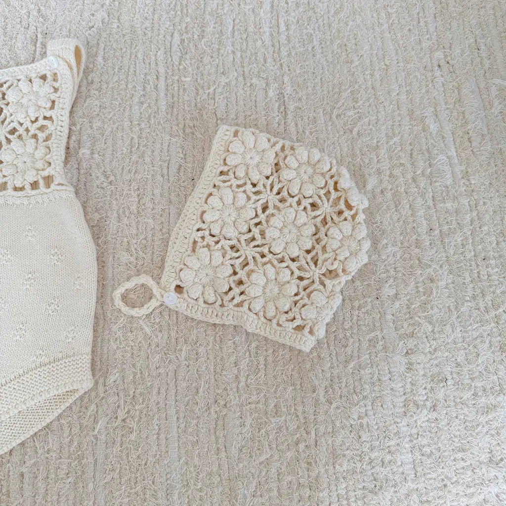 ノースリーブロンパース 透かし編みレースフラワーニットロンパース/ボンネット【mh0011143】