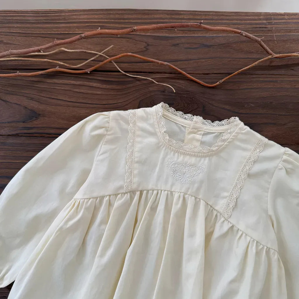 長袖シャツ・ブラウス ギャザー切り替え刺繍レース長袖ブラウス【mh0011151】