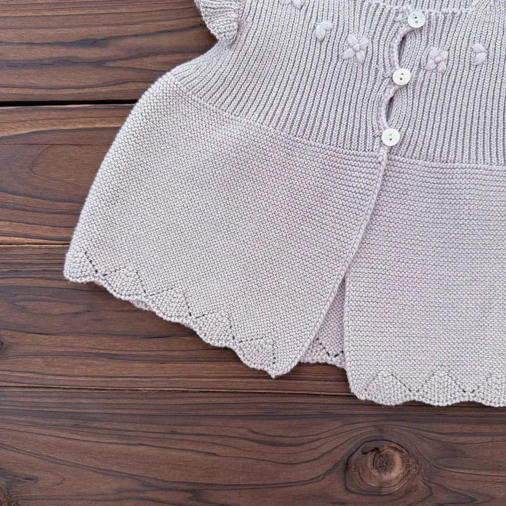 ベスト クロシェ刺繍フリルスリーブベスト【mh0011157】