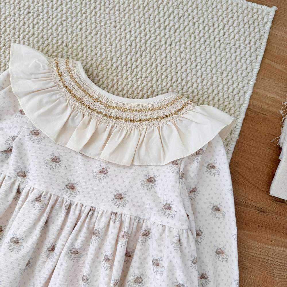 長袖ワンピース 長袖ワンピース ギャザーフリル襟 スモッキング刺繍 小花柄【mh0011509】