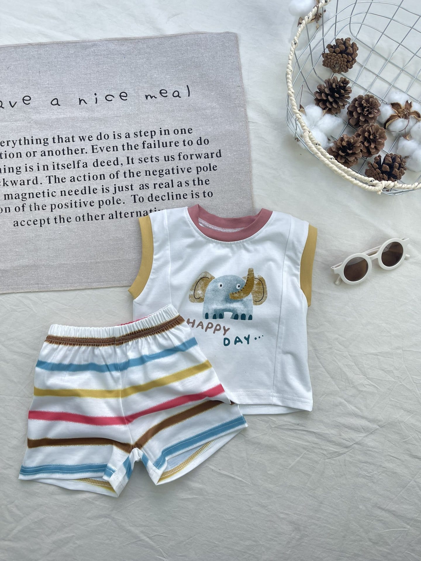 Elephant Graphics Cotton Set ノースリーブTシャツ ショートパンツセット【mh0012920】 yi nian ni ノースリーブセットアップ