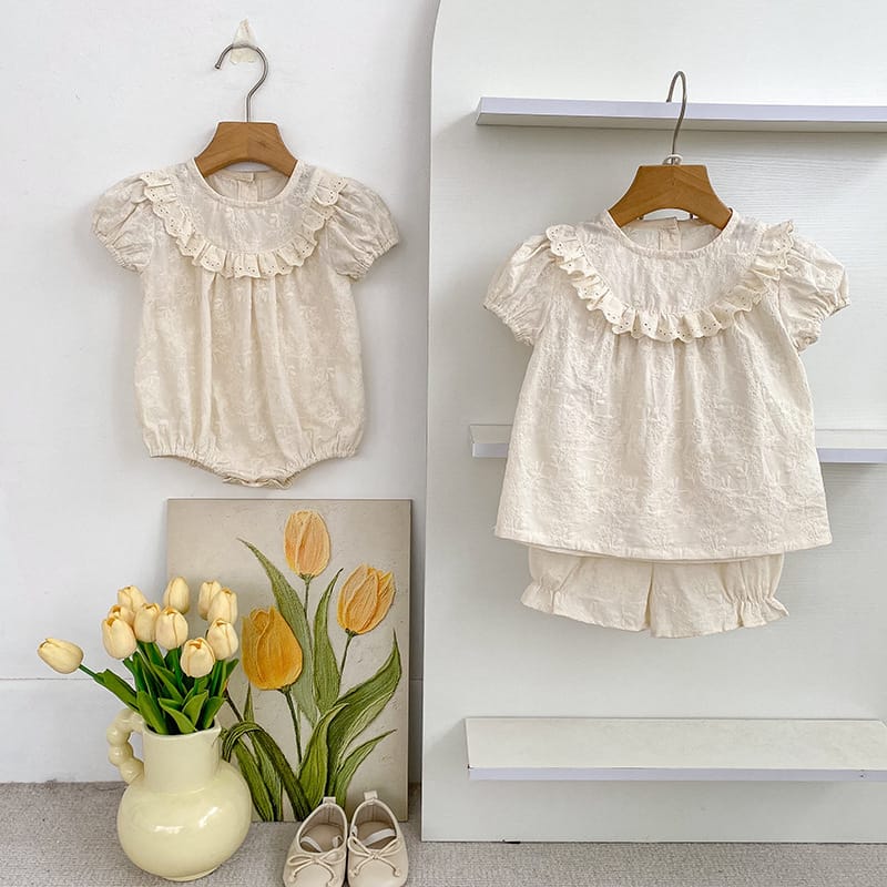 Embroidered Ruffle Romper And Blouse Shorts フリル ロンパース ブラウス ショートパンツ【mh0013163】 Aeg babyi 半袖ロンパース