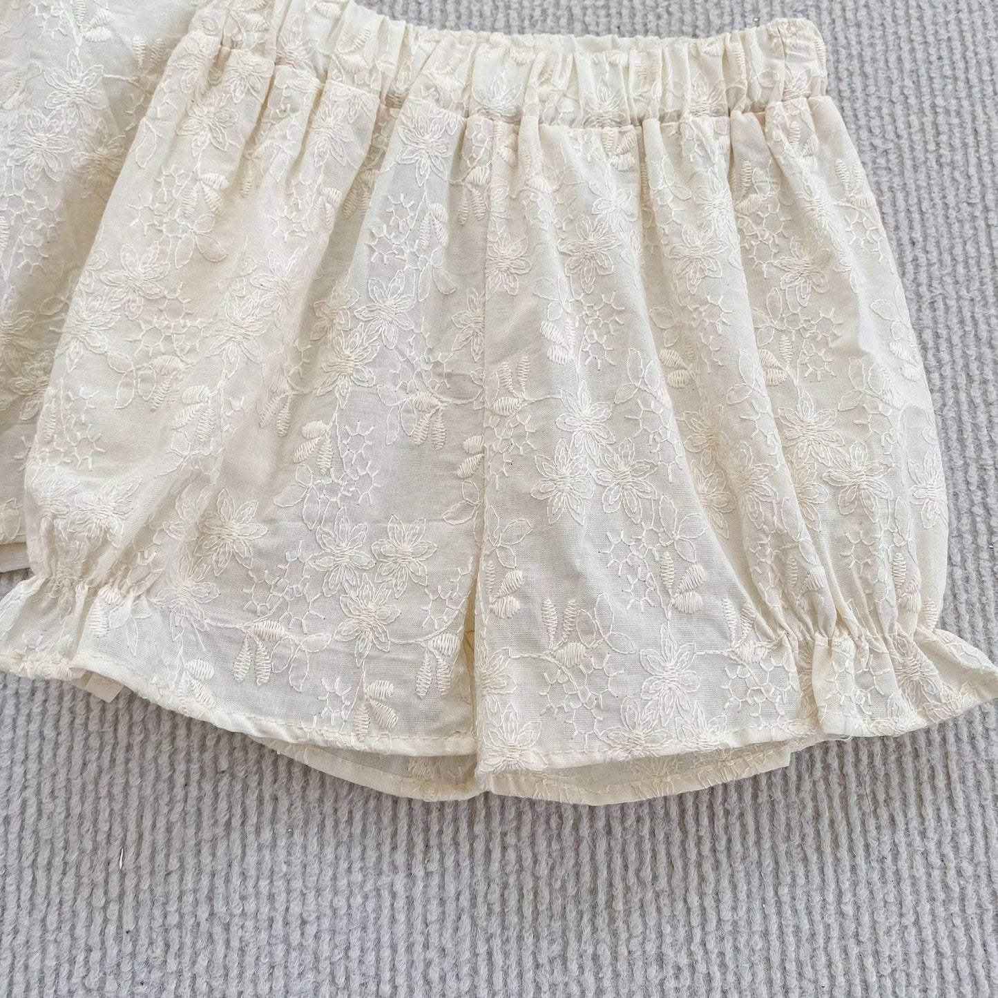 Embroidered Ruffle Romper And Blouse Shorts フリル ロンパース ブラウス ショートパンツ【mh0013163】 Aeg babyi 半袖ロンパース