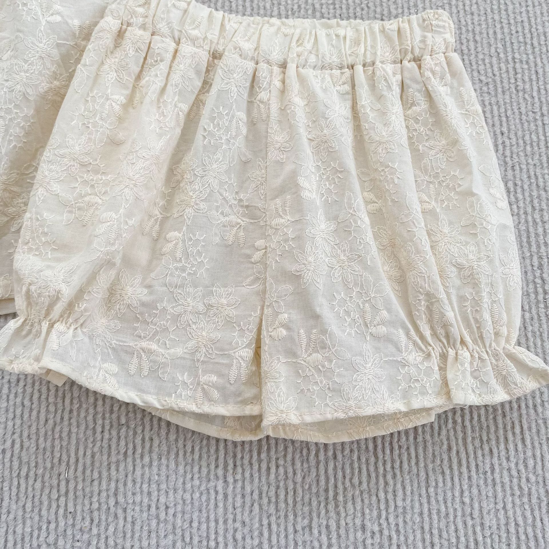 Embroidered Ruffle Romper And Blouse Shorts フリル ロンパース ブラウス ショートパンツ【mh0013163】 Aeg babyi 半袖ロンパース