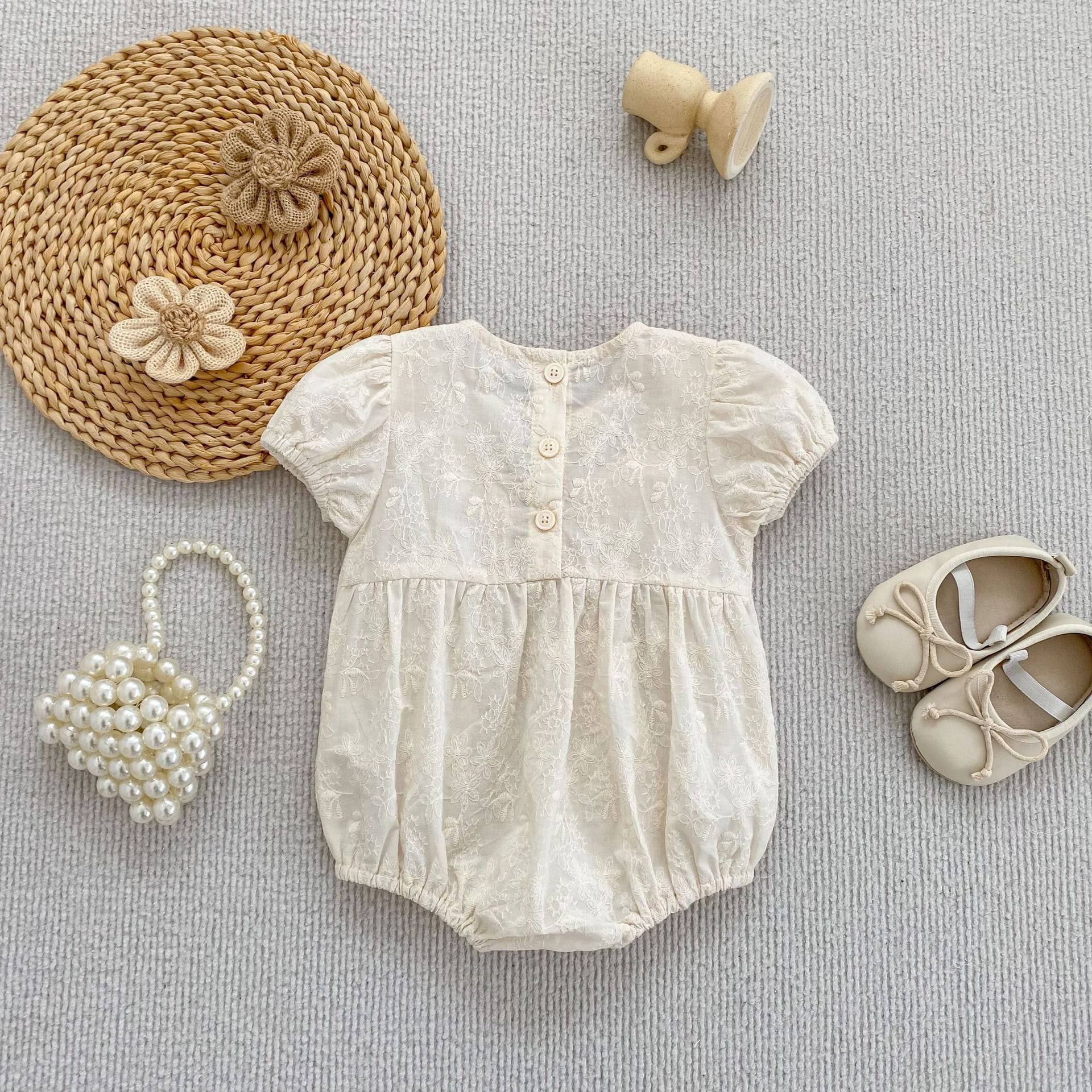 Embroidered Ruffle Romper And Blouse Shorts フリル ロンパース ブラウス ショートパンツ【mh0013163】 Aeg babyi 半袖ロンパース