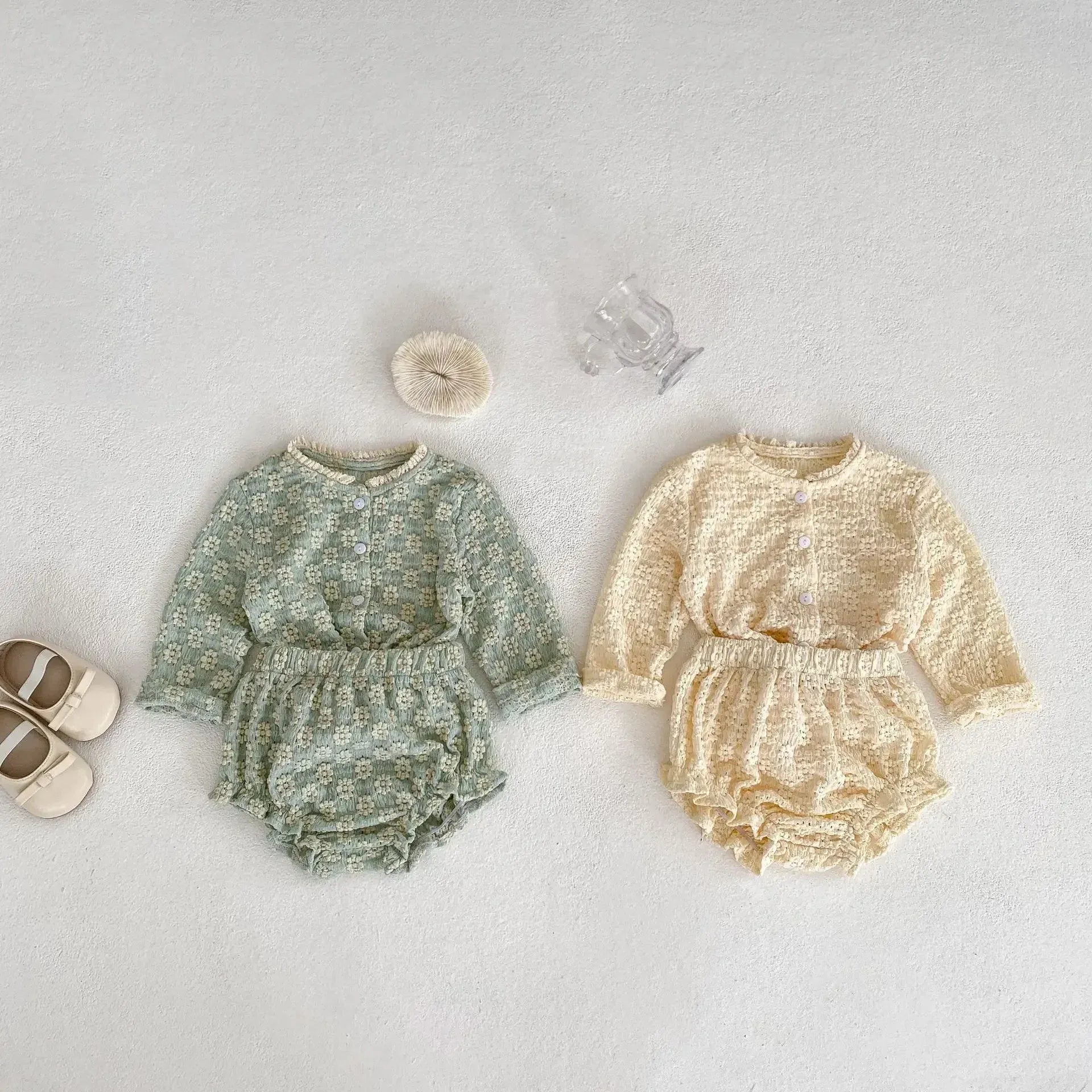 長袖セットアップ ベビーセットアップ 2点セット フラワー柄レースニットカーディガン+フリルブルマパンツ 2カラー【mh0007097】