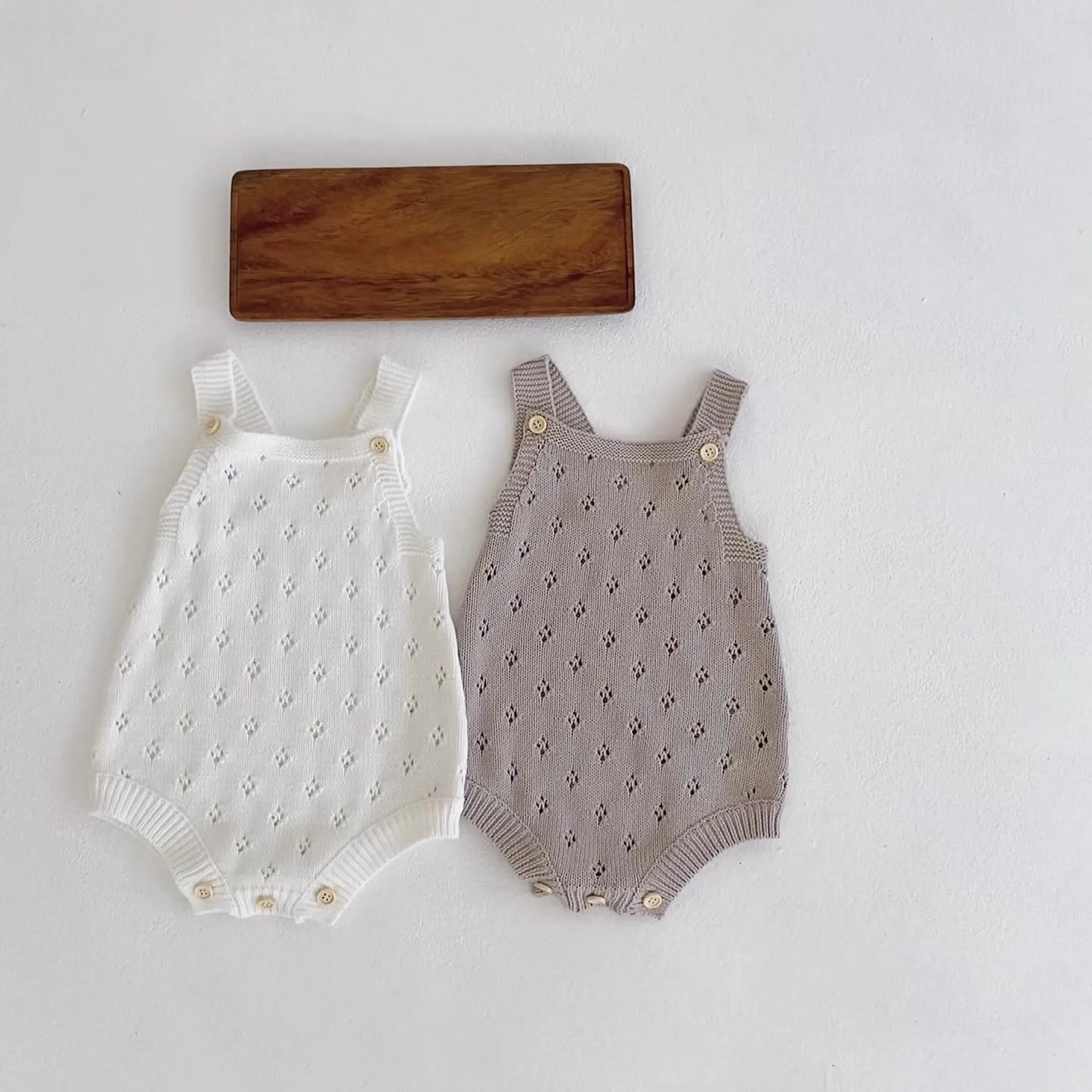 ノースリーブロンパース ベビーロンパース レースニット サスペンダーボディスーツ 2カラー【mh0005888】