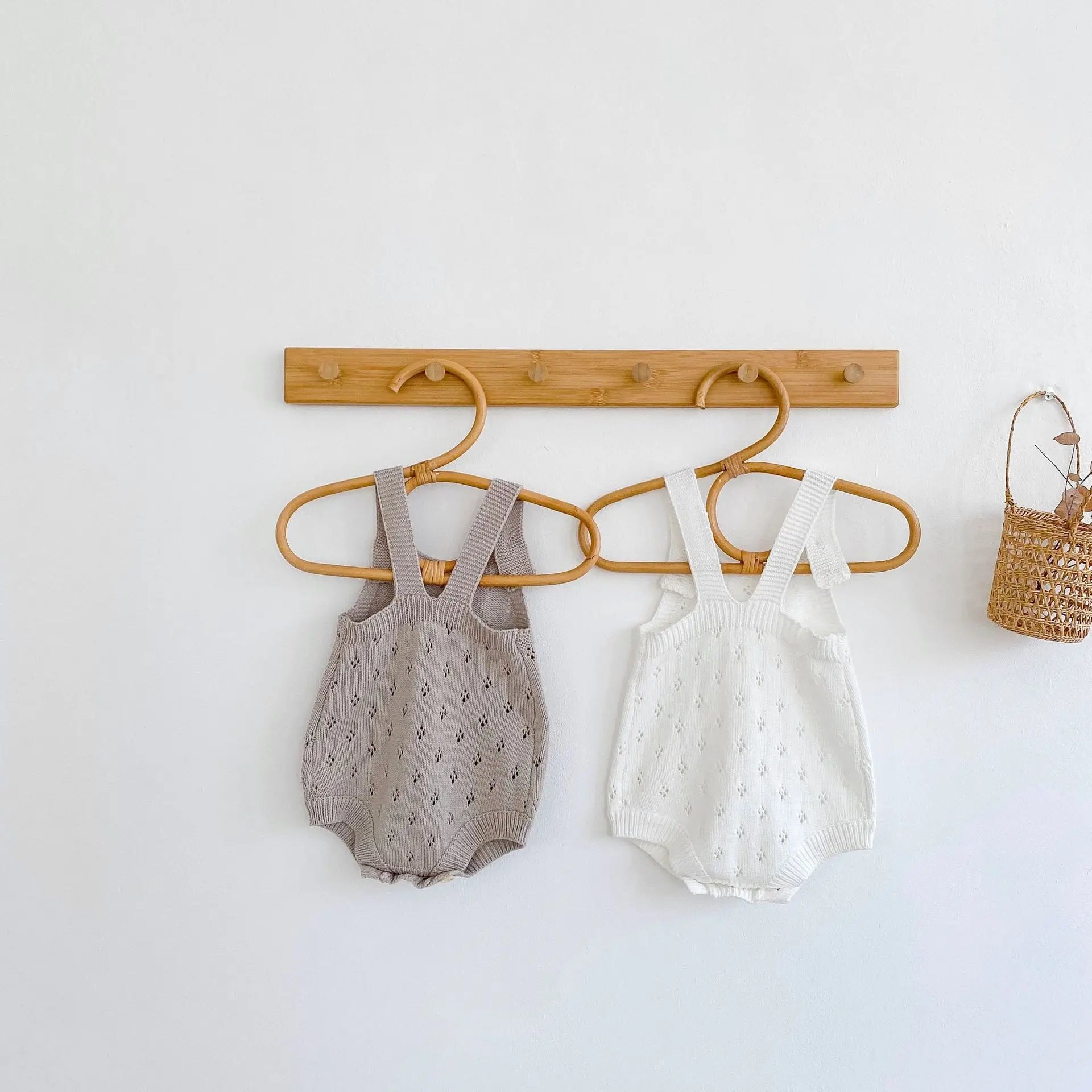 ノースリーブロンパース ベビーロンパース レースニット サスペンダーボディスーツ 2カラー【mh0005888】