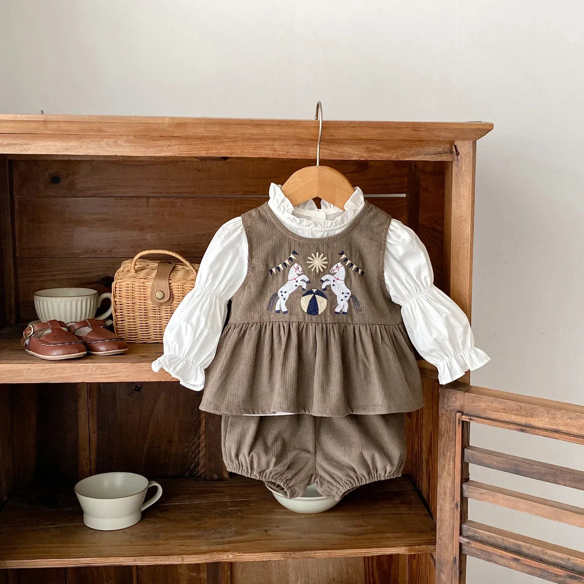 ノースリーブセットアップ ベビーキッズセットアップ 2点セット/トップス サーカス刺繍ノースリーブペプラムチュニック+バルーンショートパンツ/長袖バブルスリーブブラウス【mh0007172】