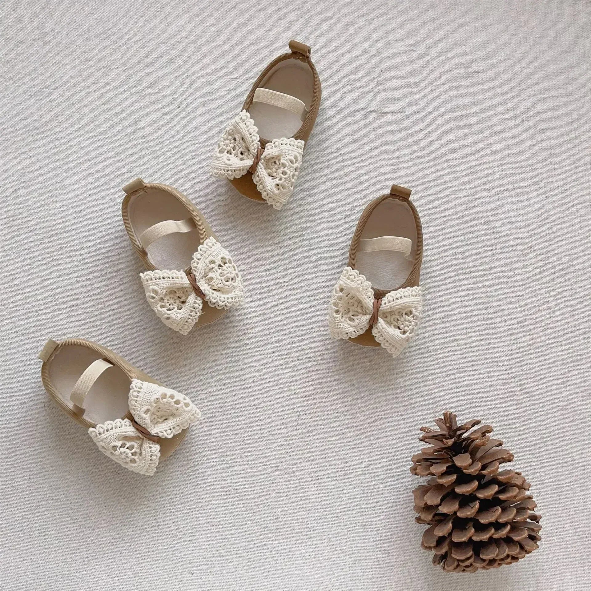 ベビー用靴 ベビーシューズ レースビッグリボンストラップフラットシューズ ファーストシューズ室内ばき 靴 2カラー【mh0007444】