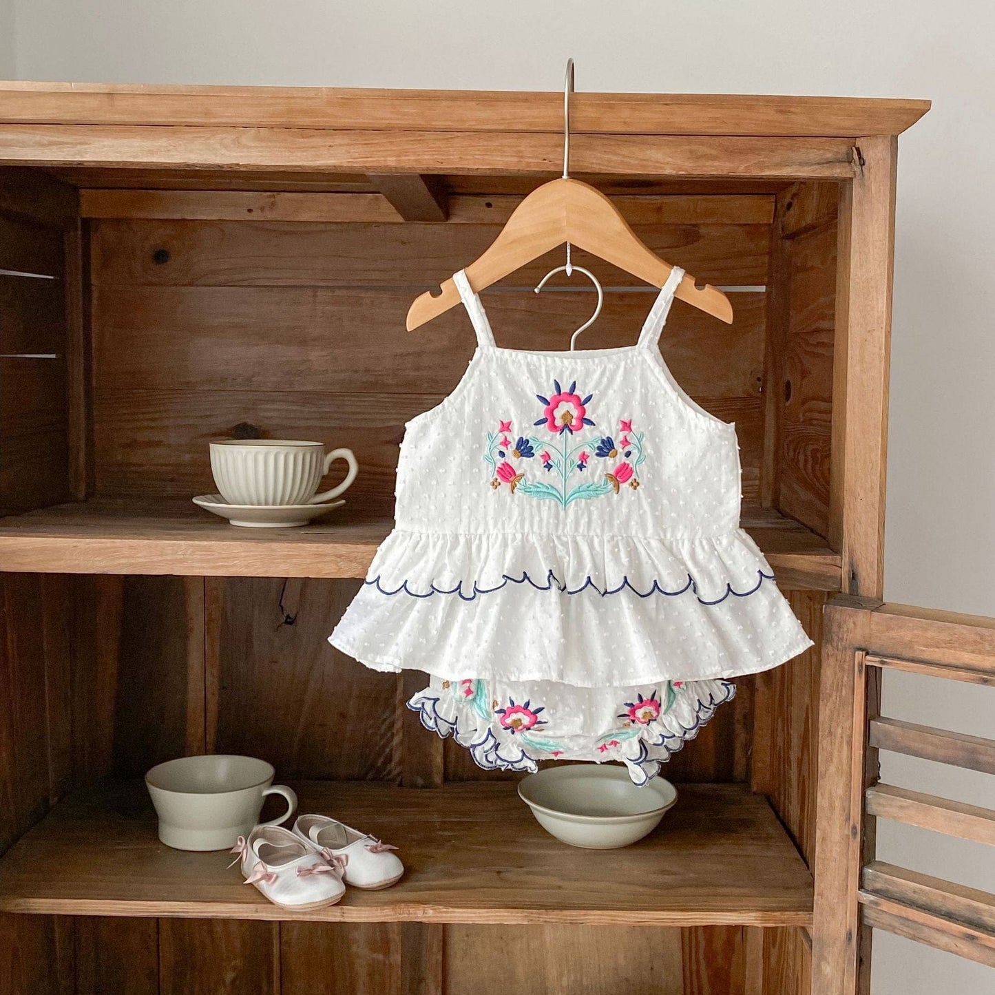 ノースリーブセットアップ ボヘミアン刺繍キャミソールトップス+フリルショートパンツセットアップ 2点セット【mh0010161】