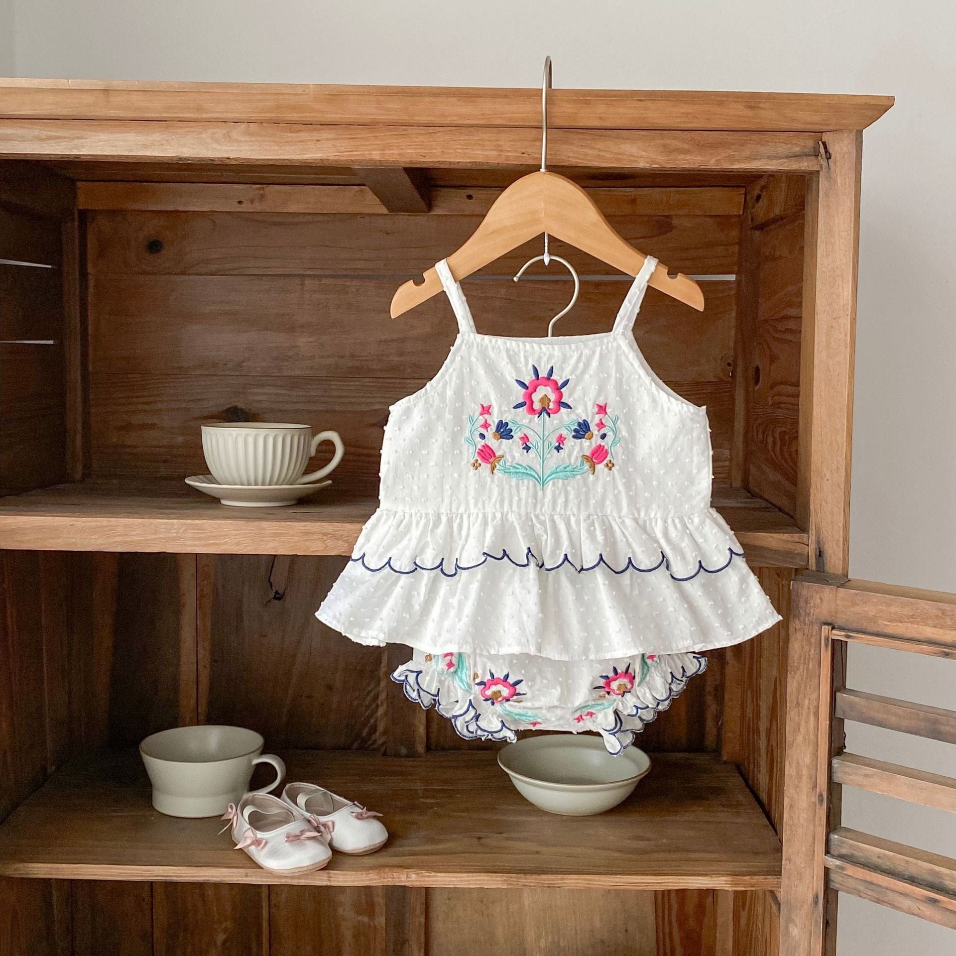 ノースリーブセットアップ ボヘミアン刺繍キャミソールトップス+フリルショートパンツセットアップ 2点セット【mh0010161】