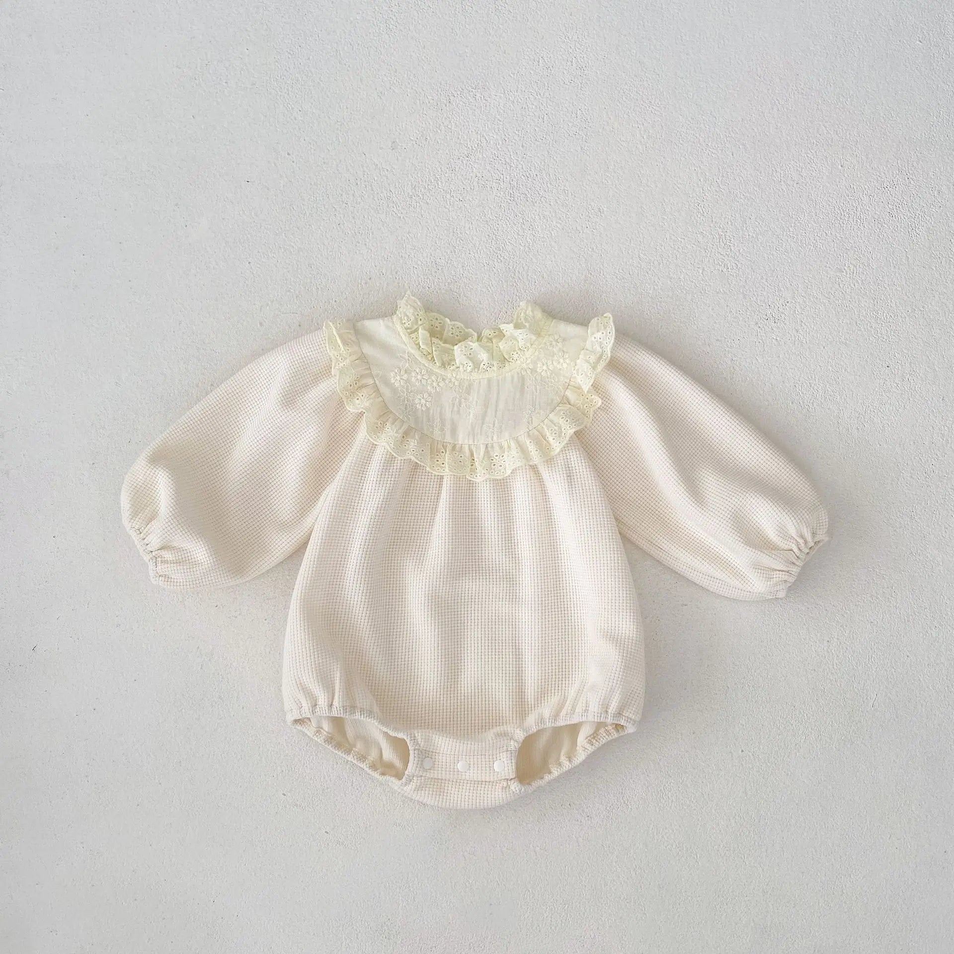 長袖ロンパース Apricot / 66cm 0-6m ベビーロンパース レーススタンドフリルカラー長袖ワッフルボディスーツ アプリコット【mh0007179】