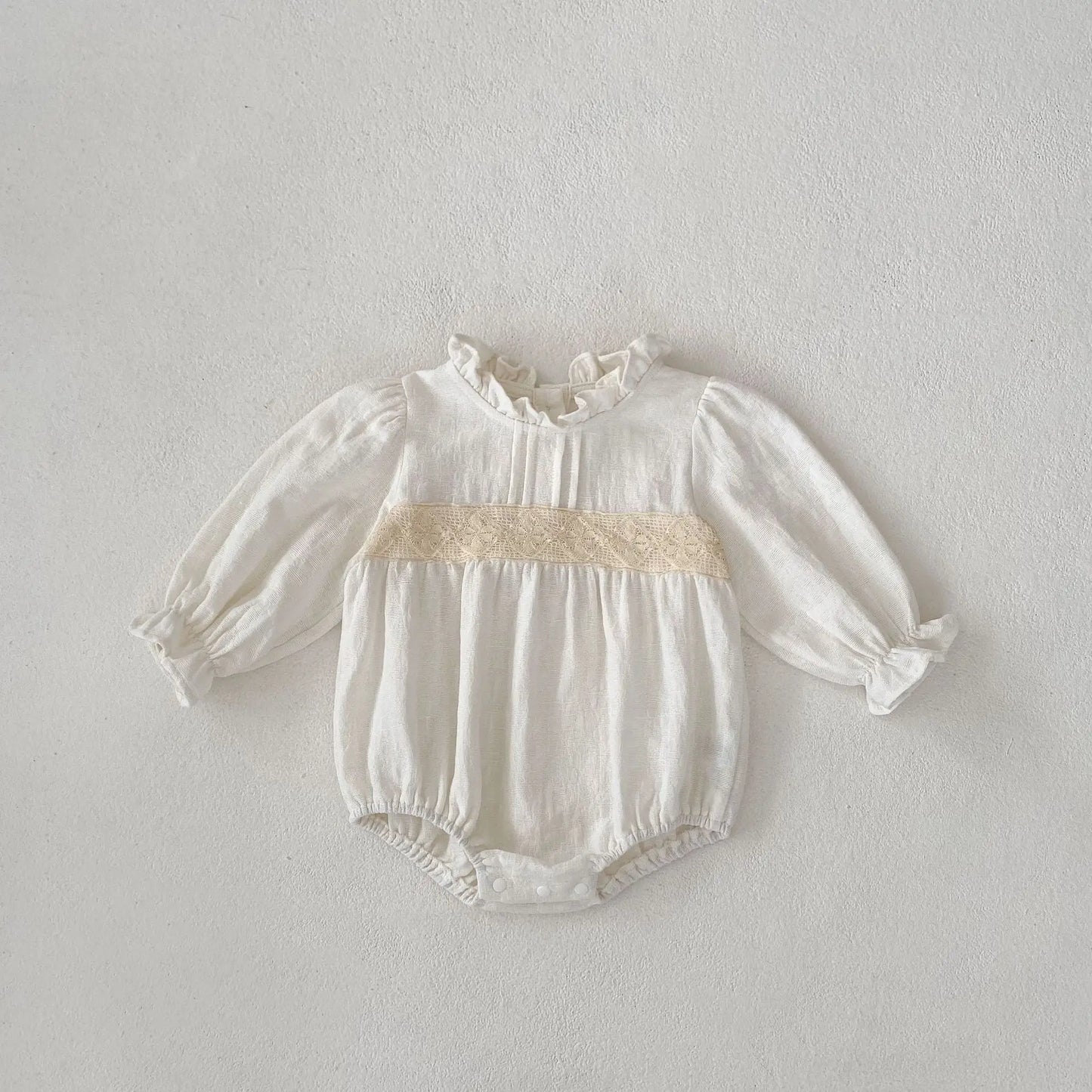 長袖ロンパース Creamy White / 66cm 0-6m ベビーロンパース スタンドフリルカラーレース長袖ボディスーツ 2カラー【mh0007115】