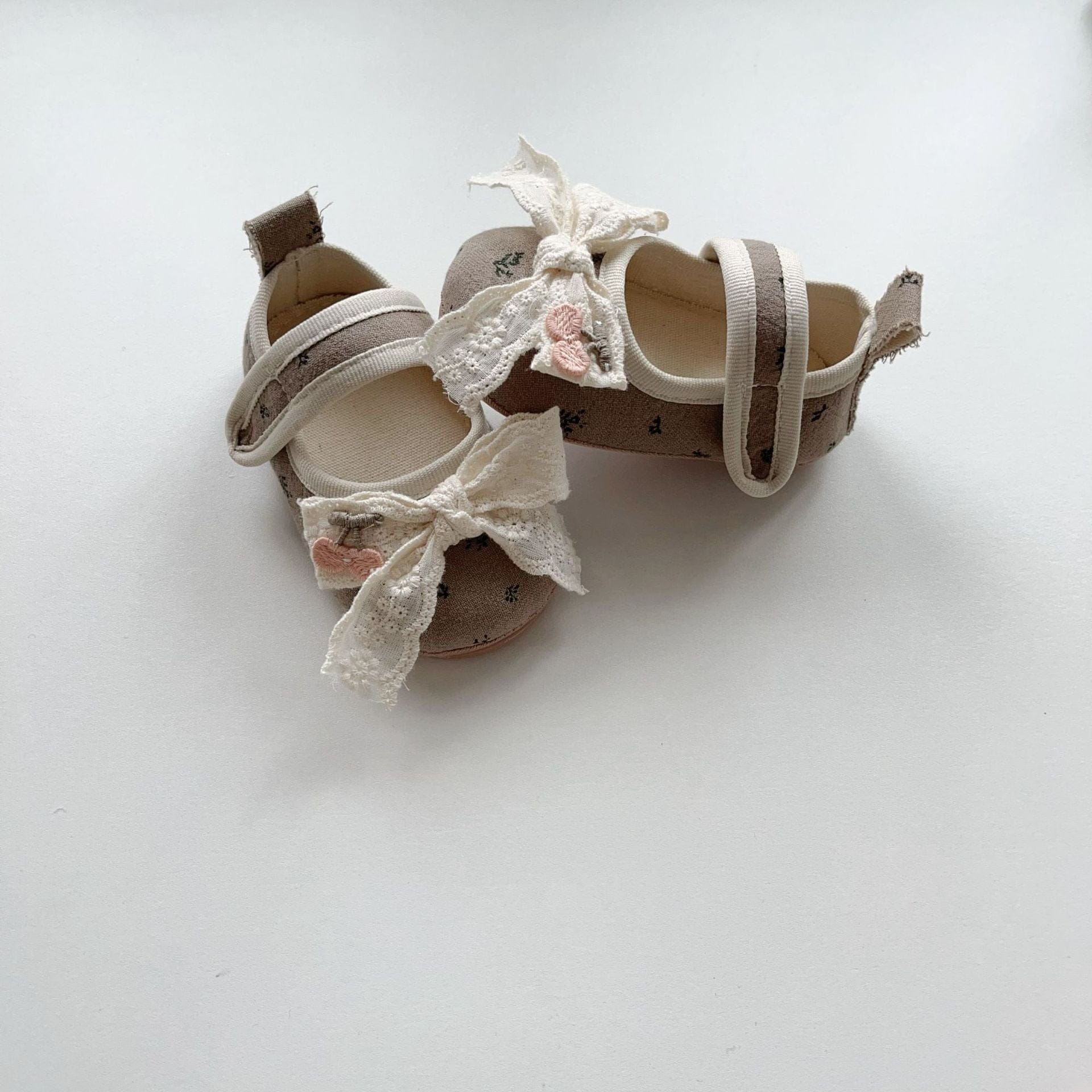 ベビー用靴 Gray / S さくらんぼ刺繍リボンソフトソールベビーシューズ【mh0011074】