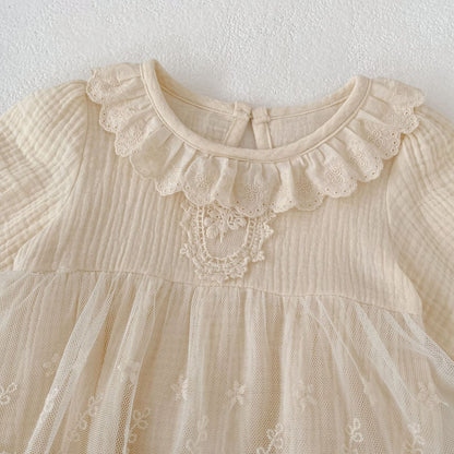 アプリコット色のレースメッシュドレスロンパース、フリル襟と前立てのレース刺繍