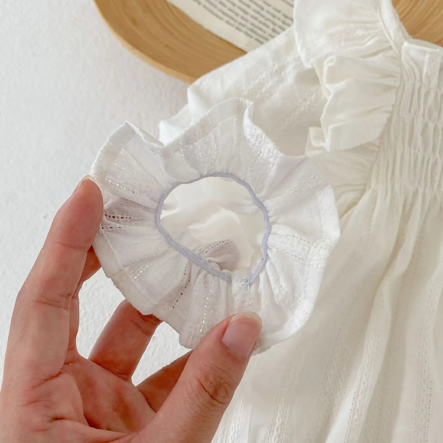 長袖ロンパース ベビーロンパース 長袖ボディスーツ ショルダーフリル ホワイト【mh0004787】