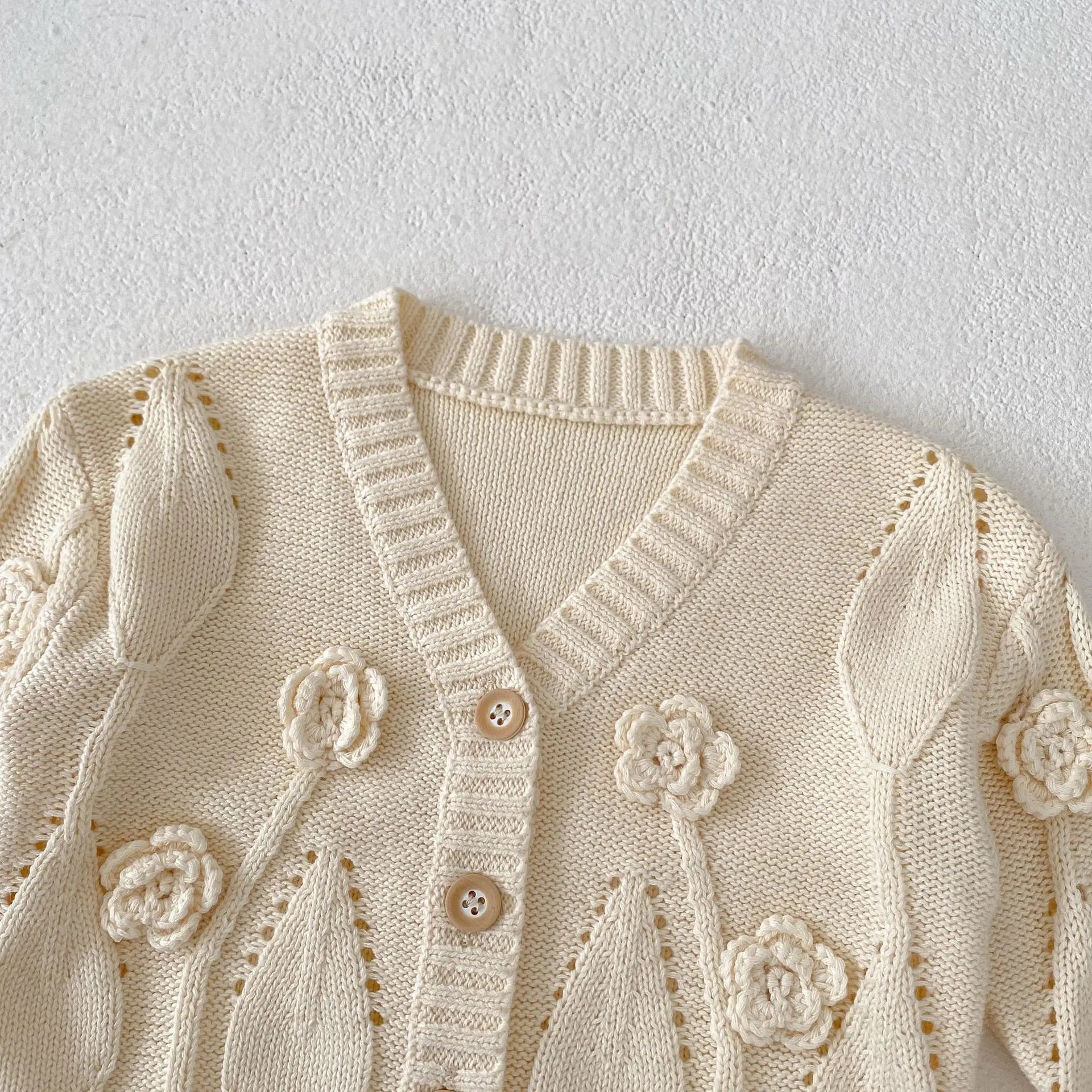 カーディガン・パーカー ベビーカーディガン ニットジャケット フラワー刺繍 アプリコットホワイト【mh0006406】