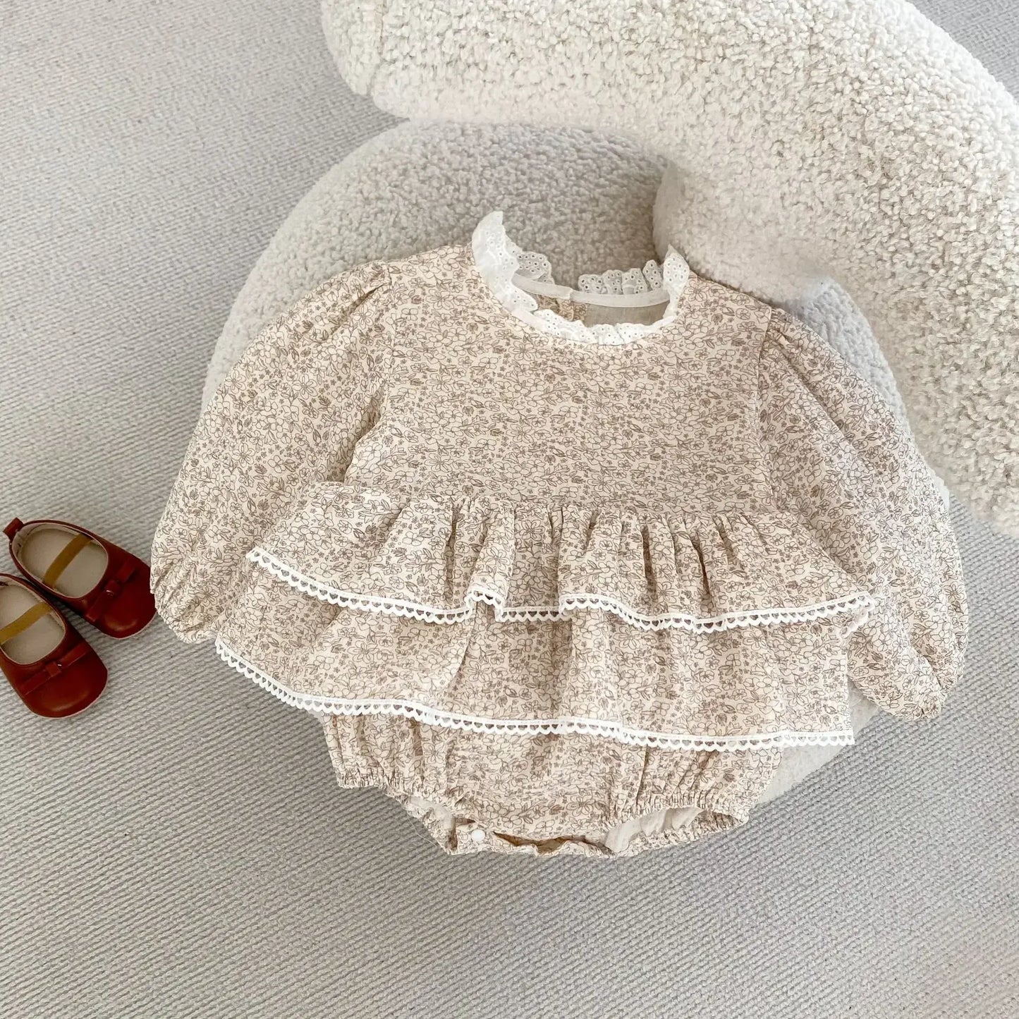 長袖ロンパース ベビーロンパース ダブルフリルペプラムフラワプリント長袖パフスリーブボディスーツ【mh0007232】