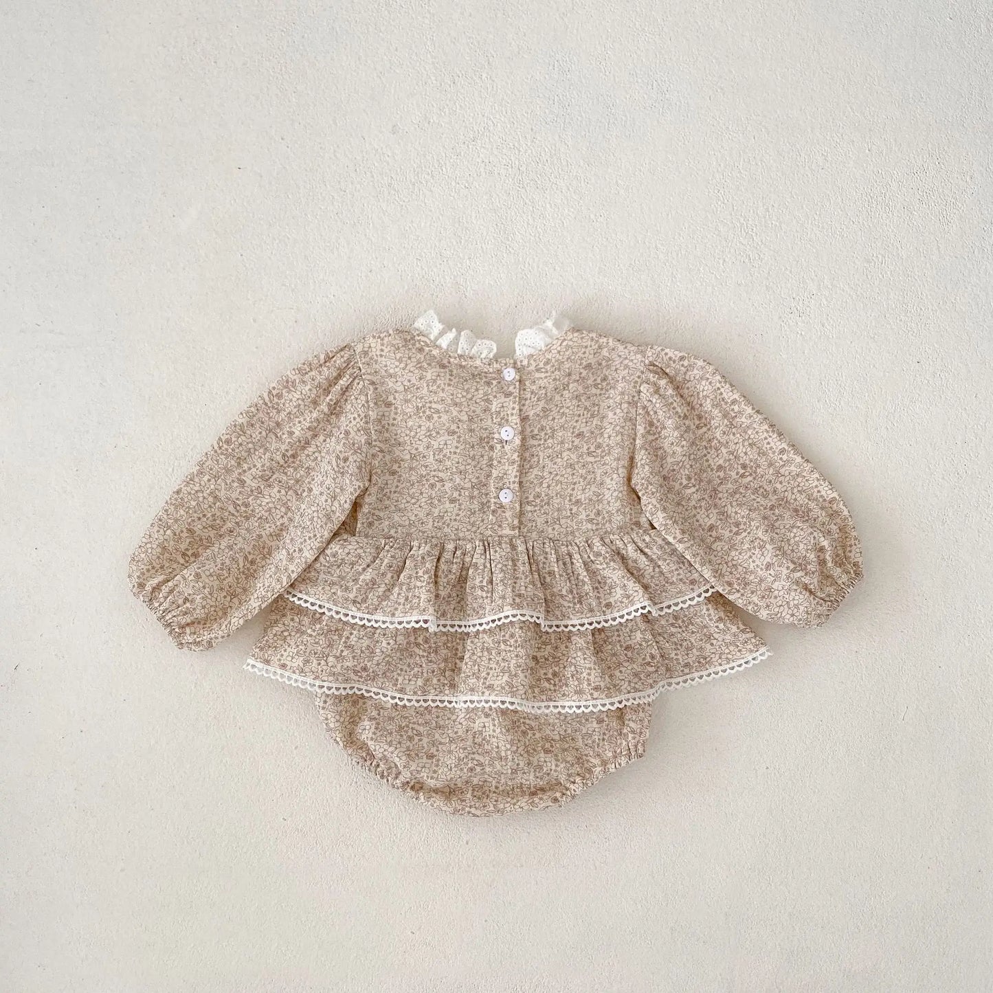 長袖ロンパース ベビーロンパース ダブルフリルペプラムフラワプリント長袖パフスリーブボディスーツ【mh0007232】