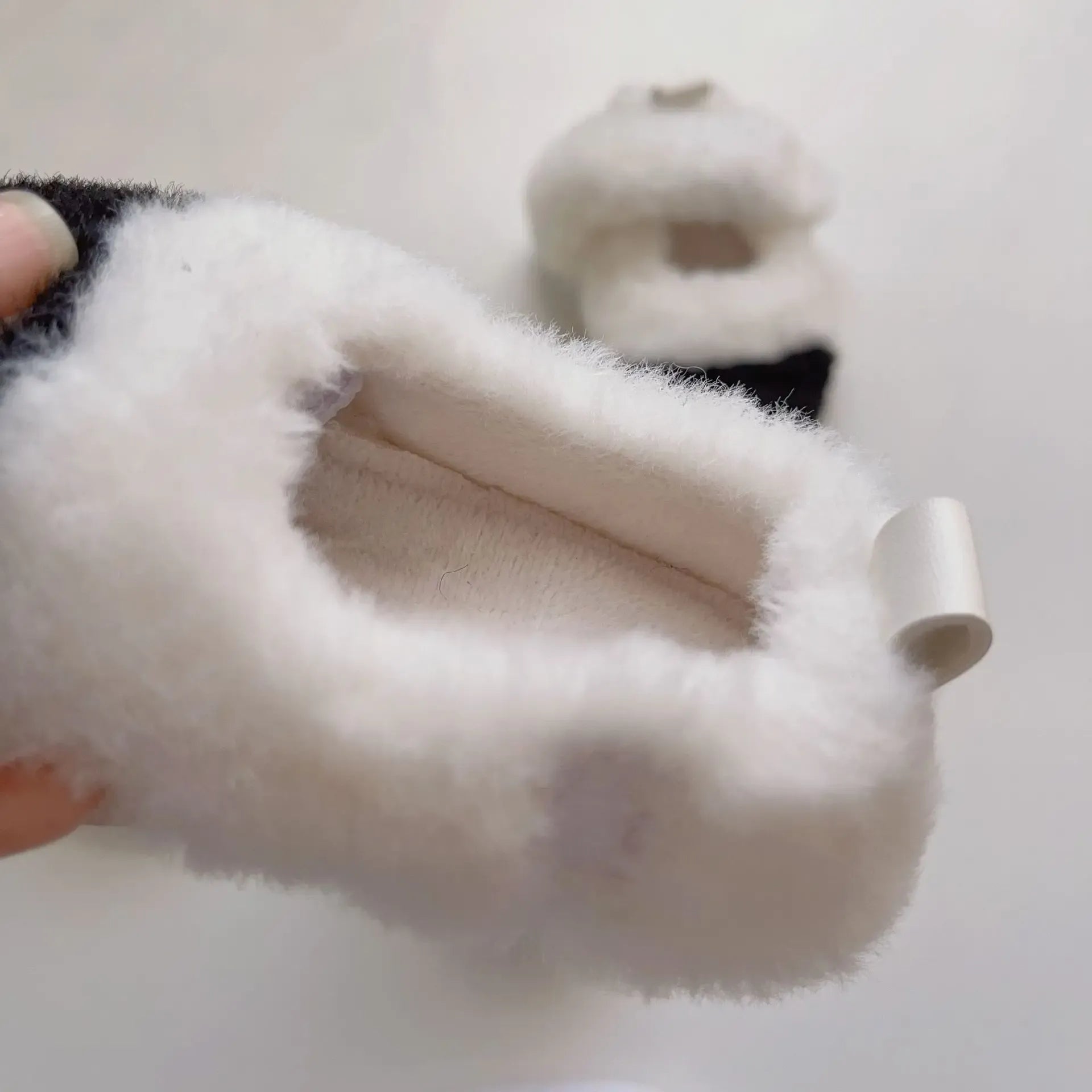 ベビー用靴 ベビーシューズ もこもこファーバイカラーストラップフラットシューズ ファーストシューズ室内ばき 靴【mh0007443】