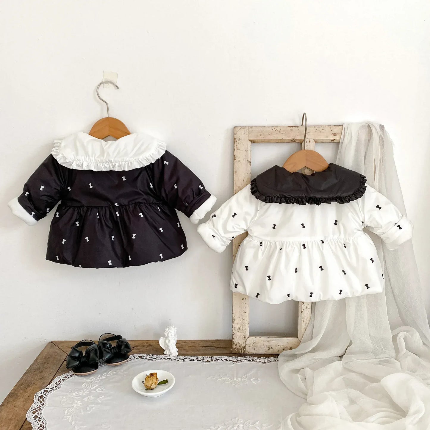 ショートコート・ジャケット・ジャンパー ベビーアウター リボンプリントフリルビッグ襟パデッドジャケットコート【mh0008278】