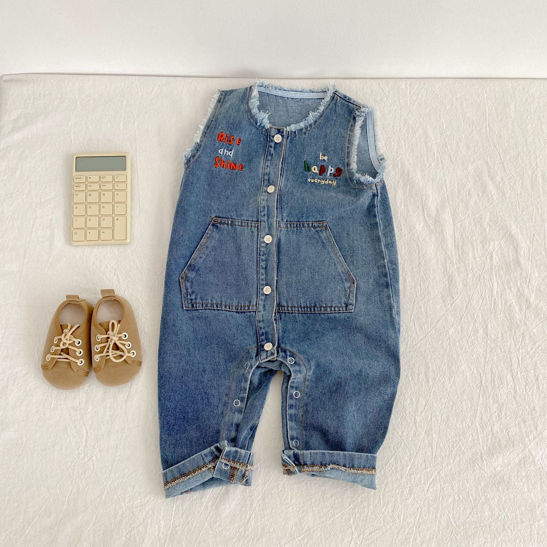 ノースリーブジャンプスーツ レターロゴ刺繍デニムノースリーブジャンプスーツ【mh0010523】