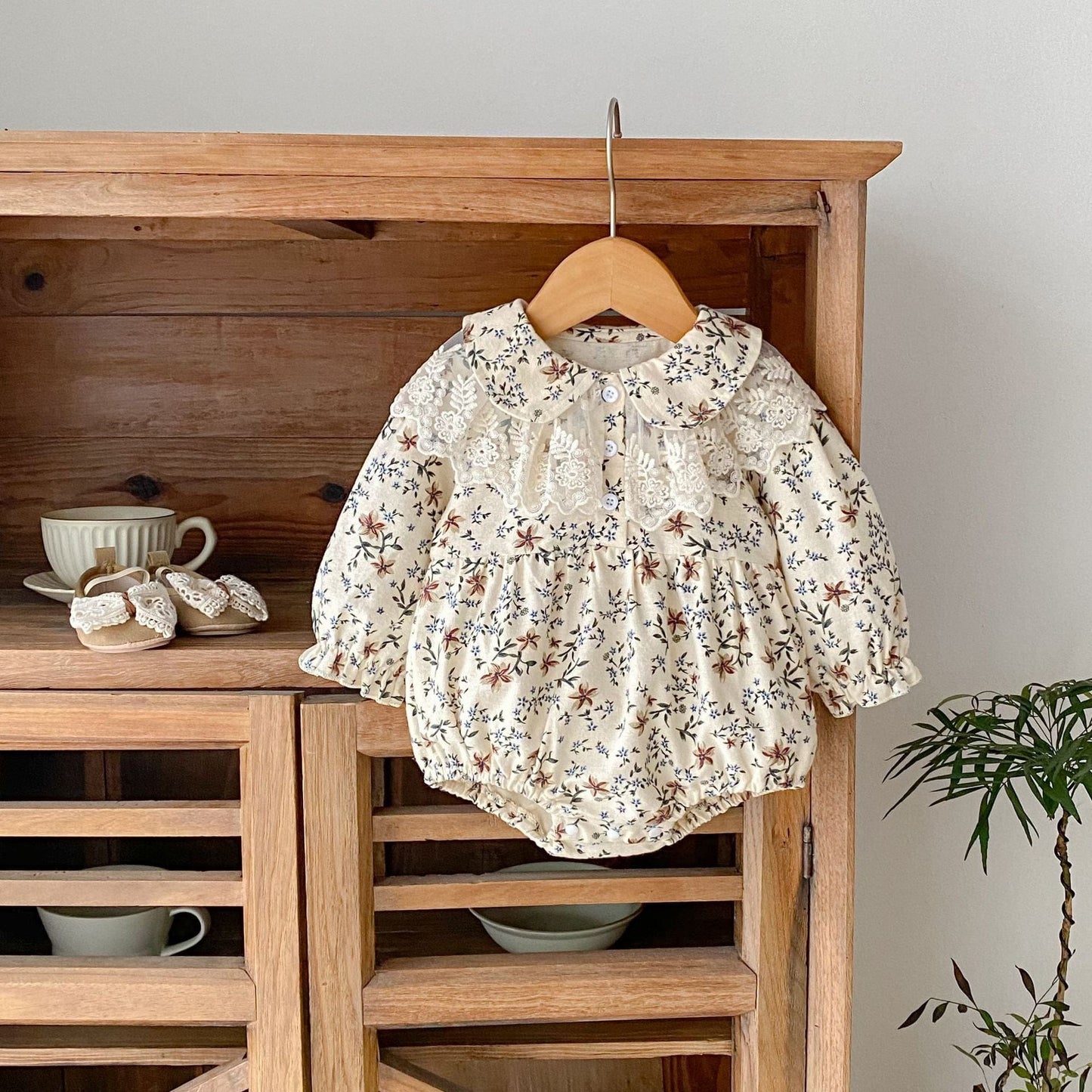 長袖ロンパース フラワープリントレース襟長袖ロンパース【mh0010527】