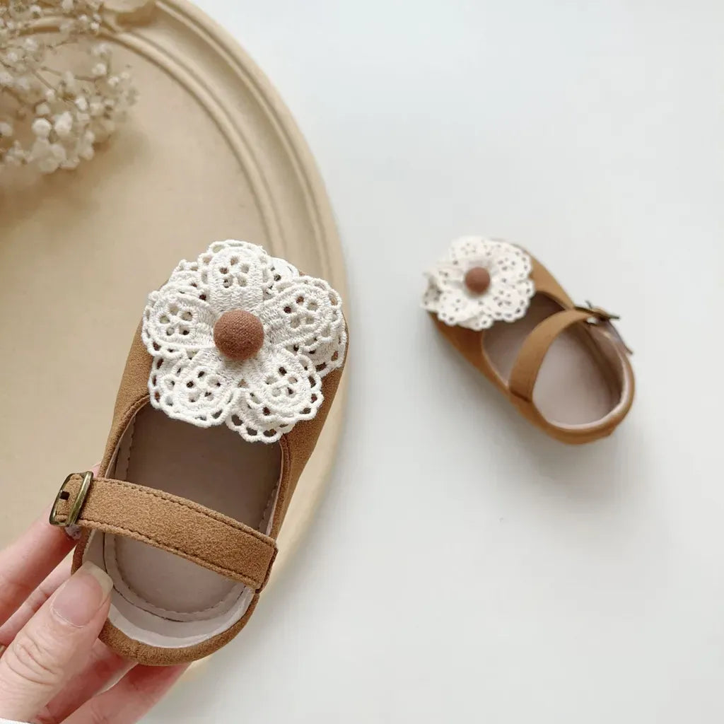 ベビー用靴 お花モチーフストラップシューズ レースフラワー付きフォーマルシューズ【mh0011068】