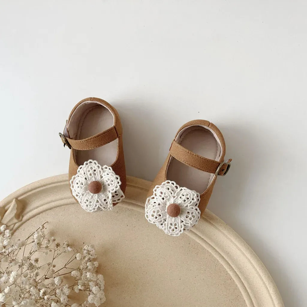 ベビー用靴 お花モチーフストラップシューズ レースフラワー付きフォーマルシューズ【mh0011068】